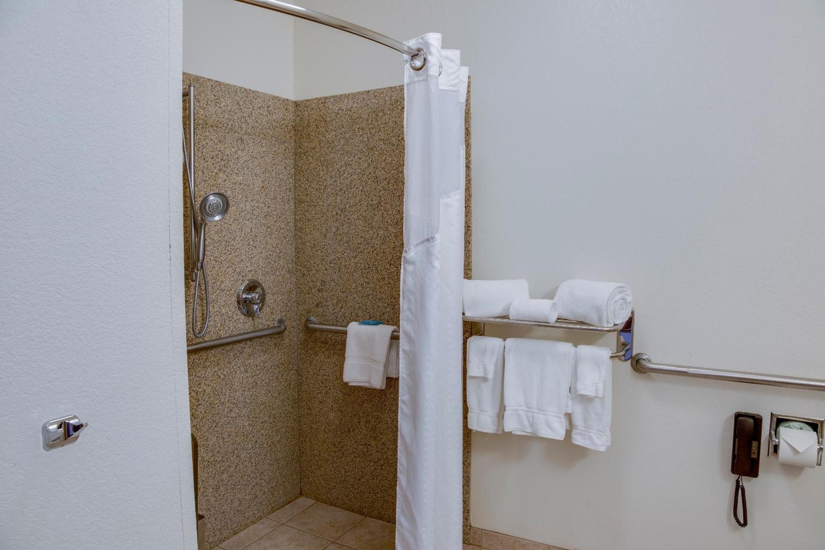 Standard King Room - Photo 3