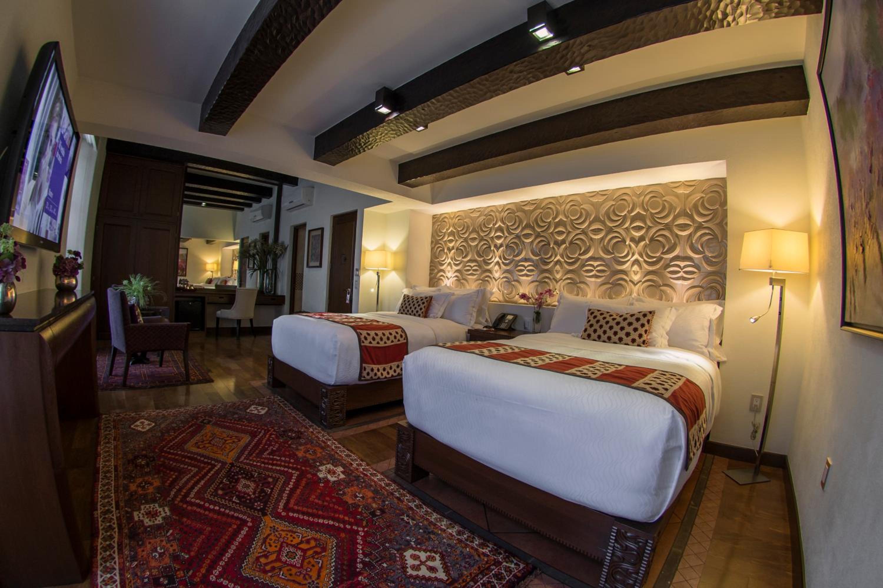 Deluxe Double Room with Two Double Beds - Photo 8