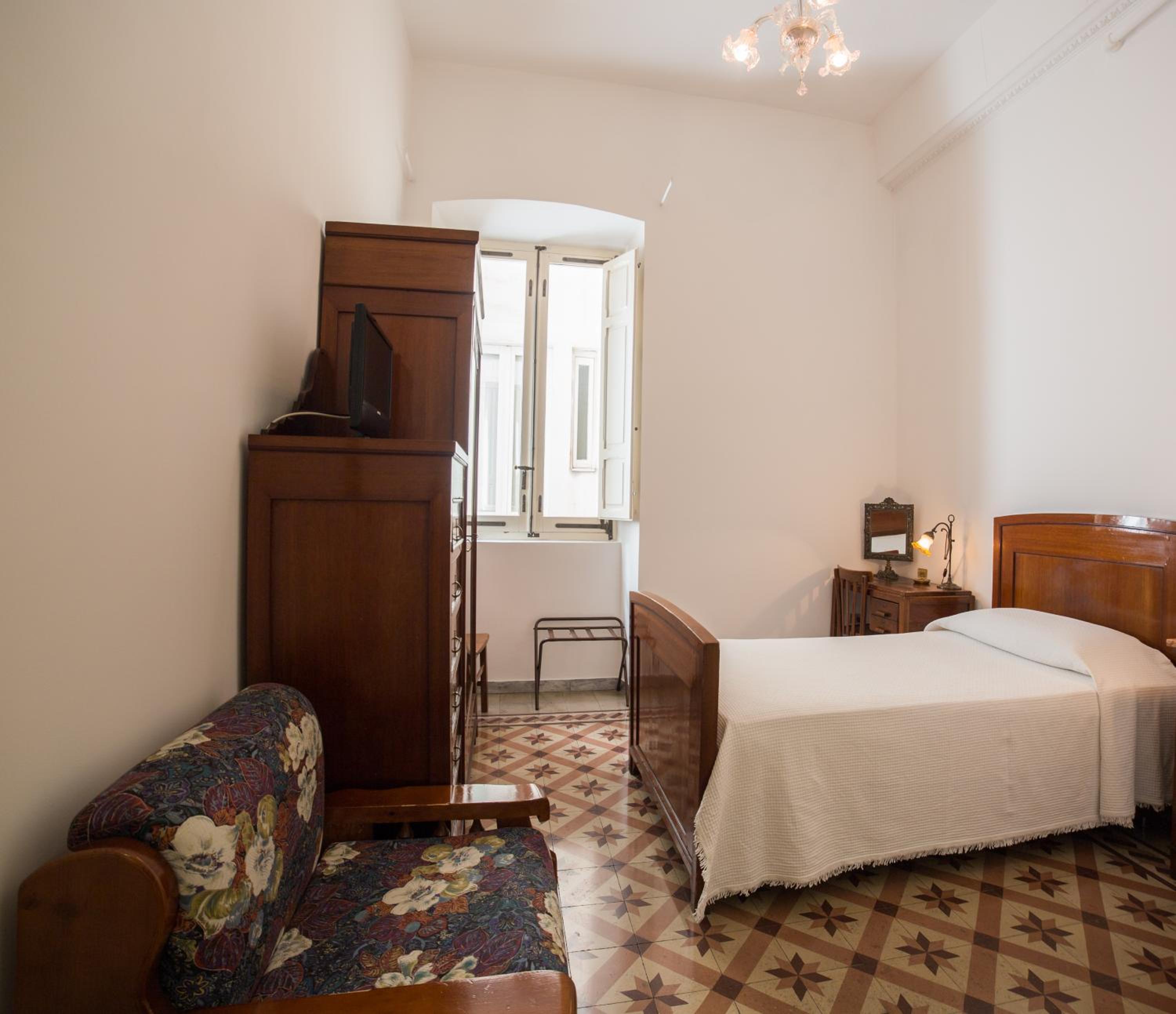 Single Room photo 2