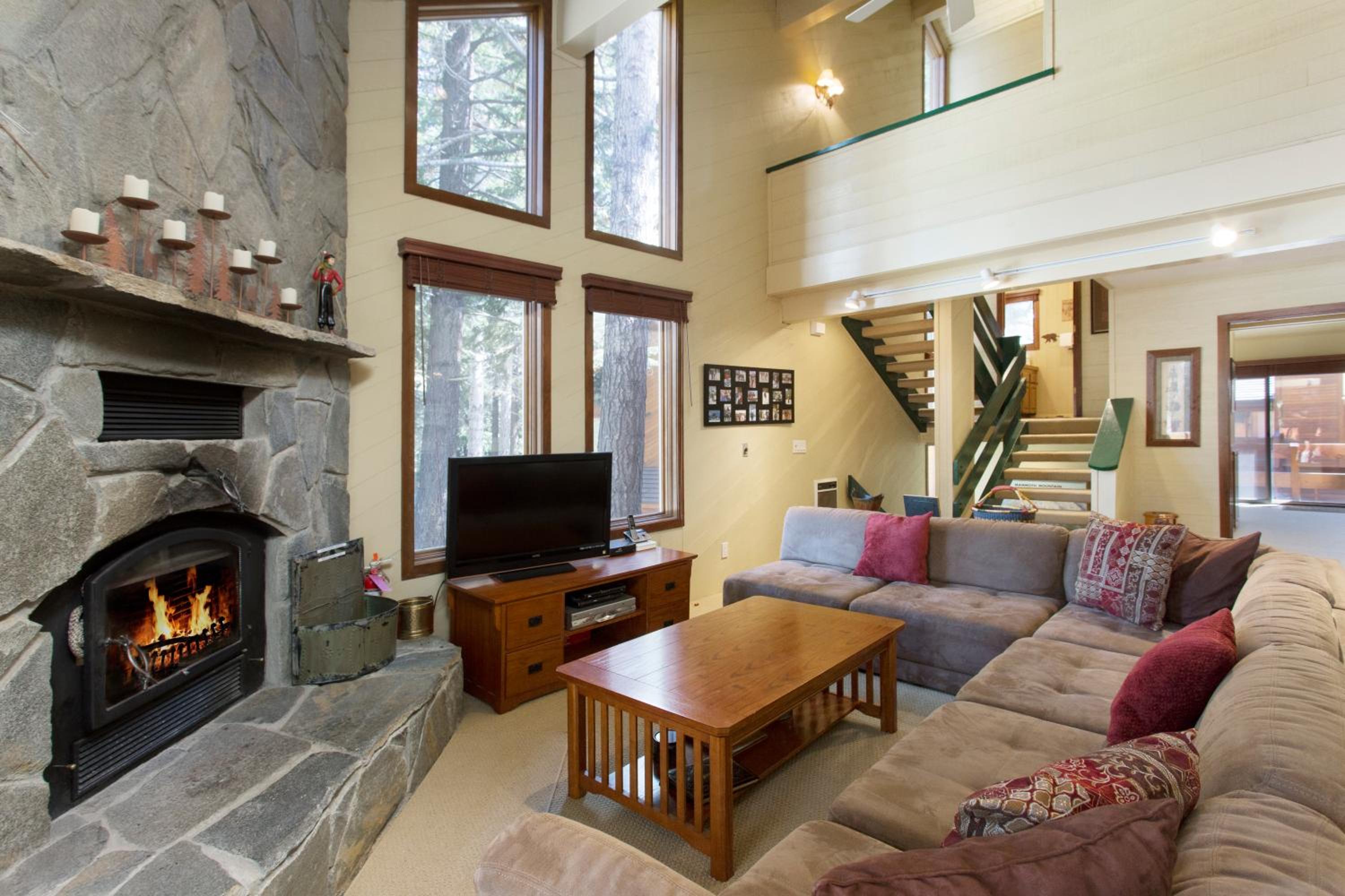 Deluxe Four-Bedroom Townhouse photo 3