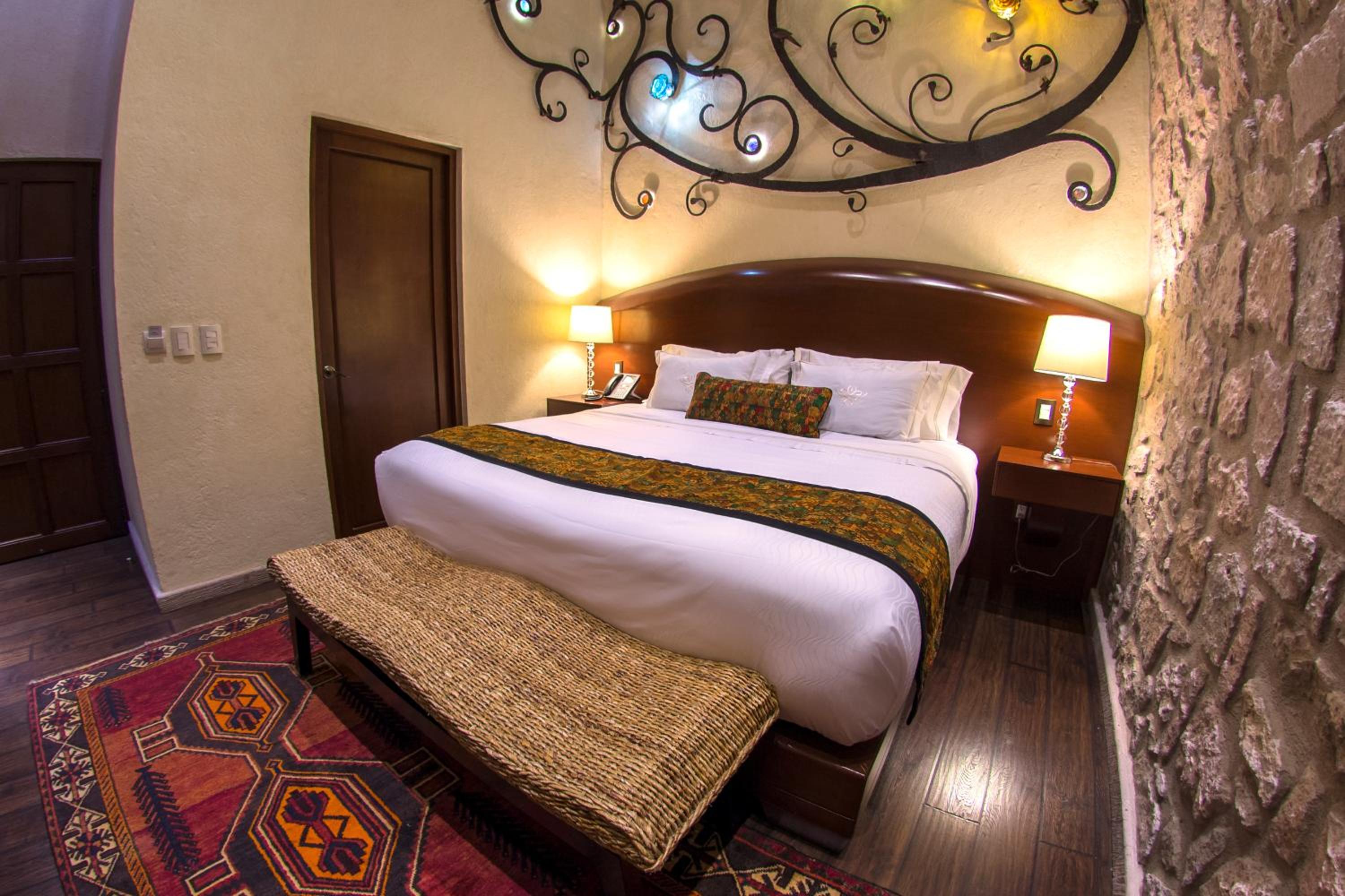 Standard King Room - Photo 2
