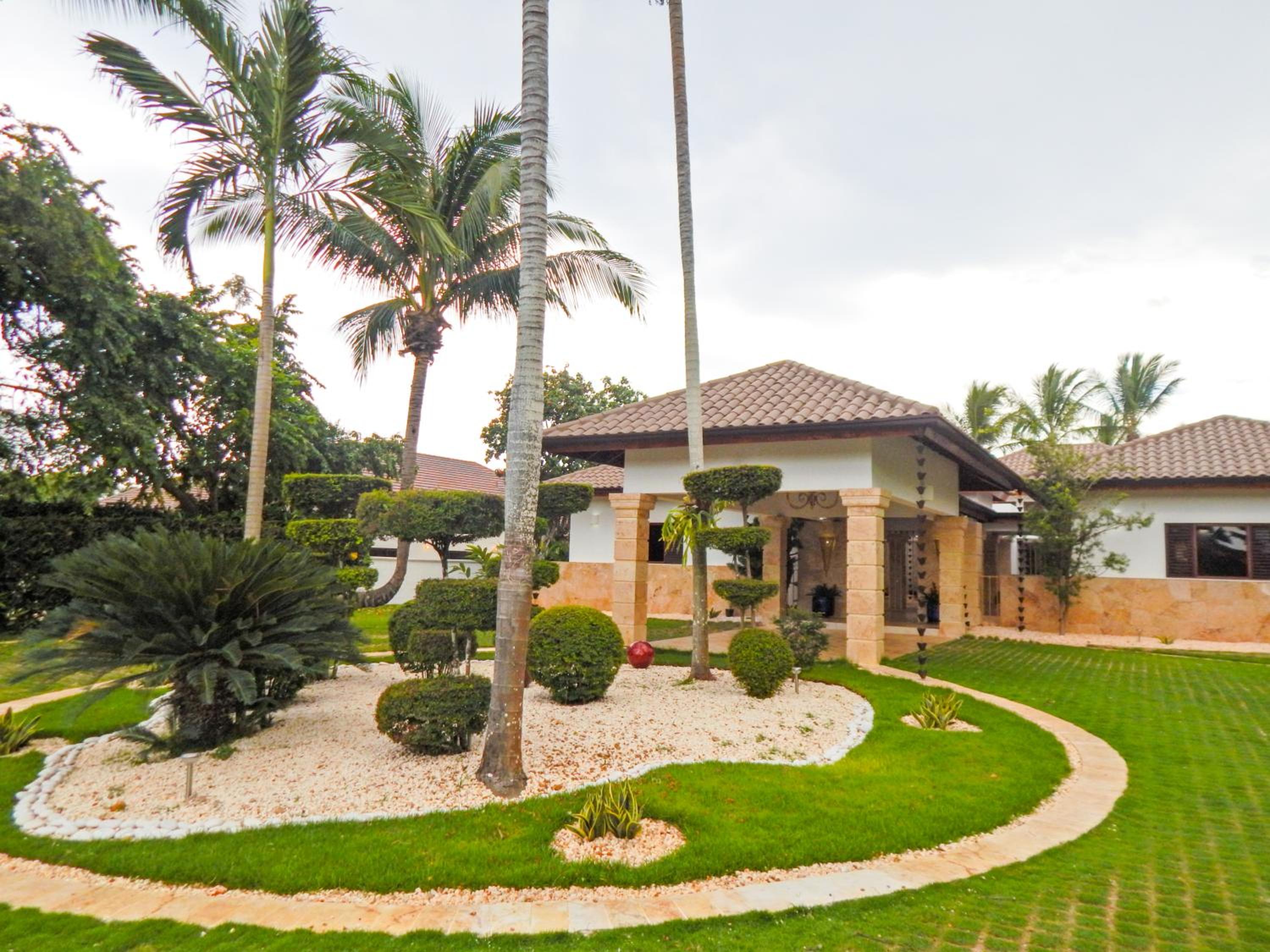 Classic Five-Bedroom Villa - Golf Cart Included - Photo 3