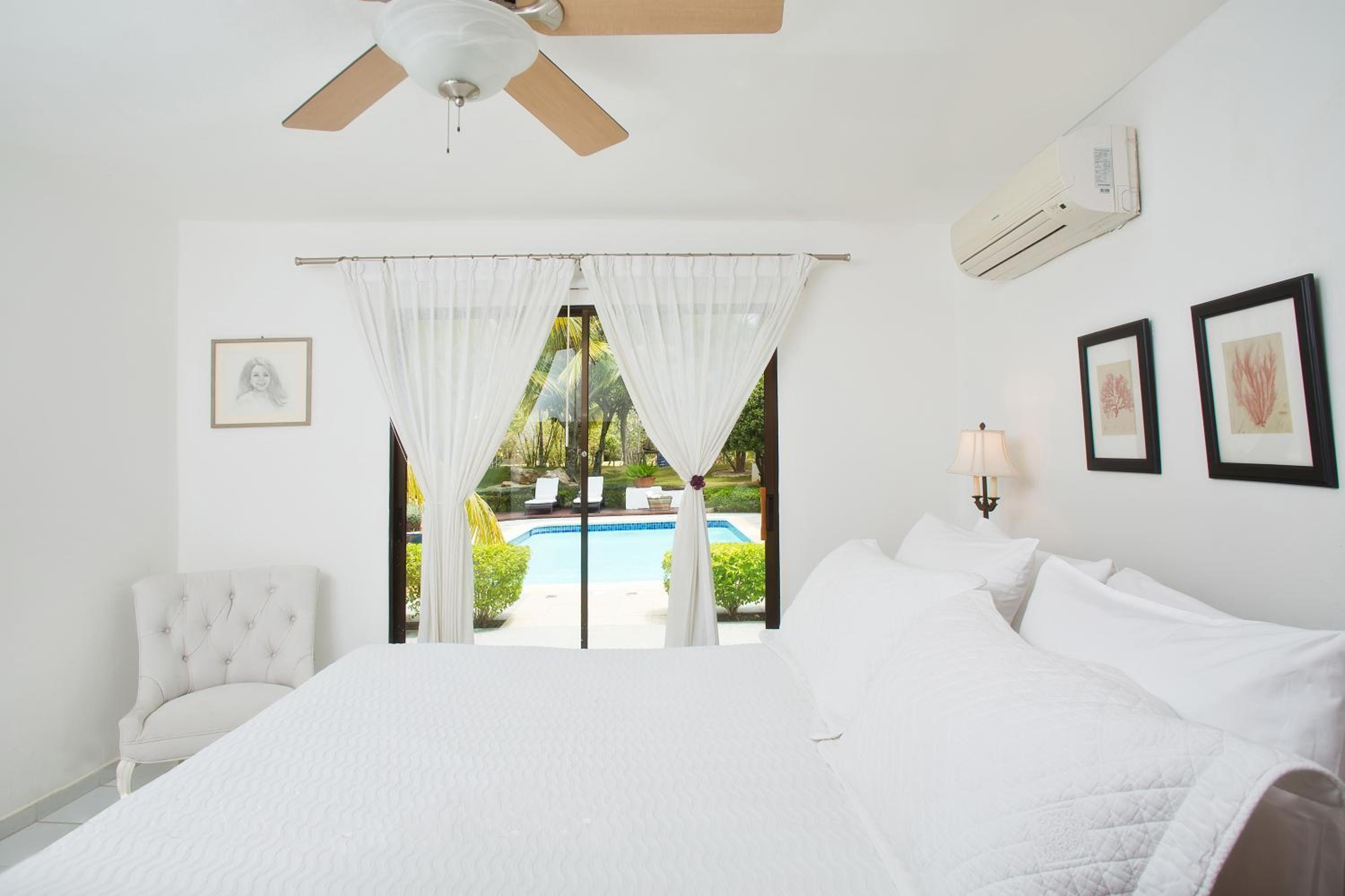 Garden Four-Bedroom Villa - Golf Cart Included