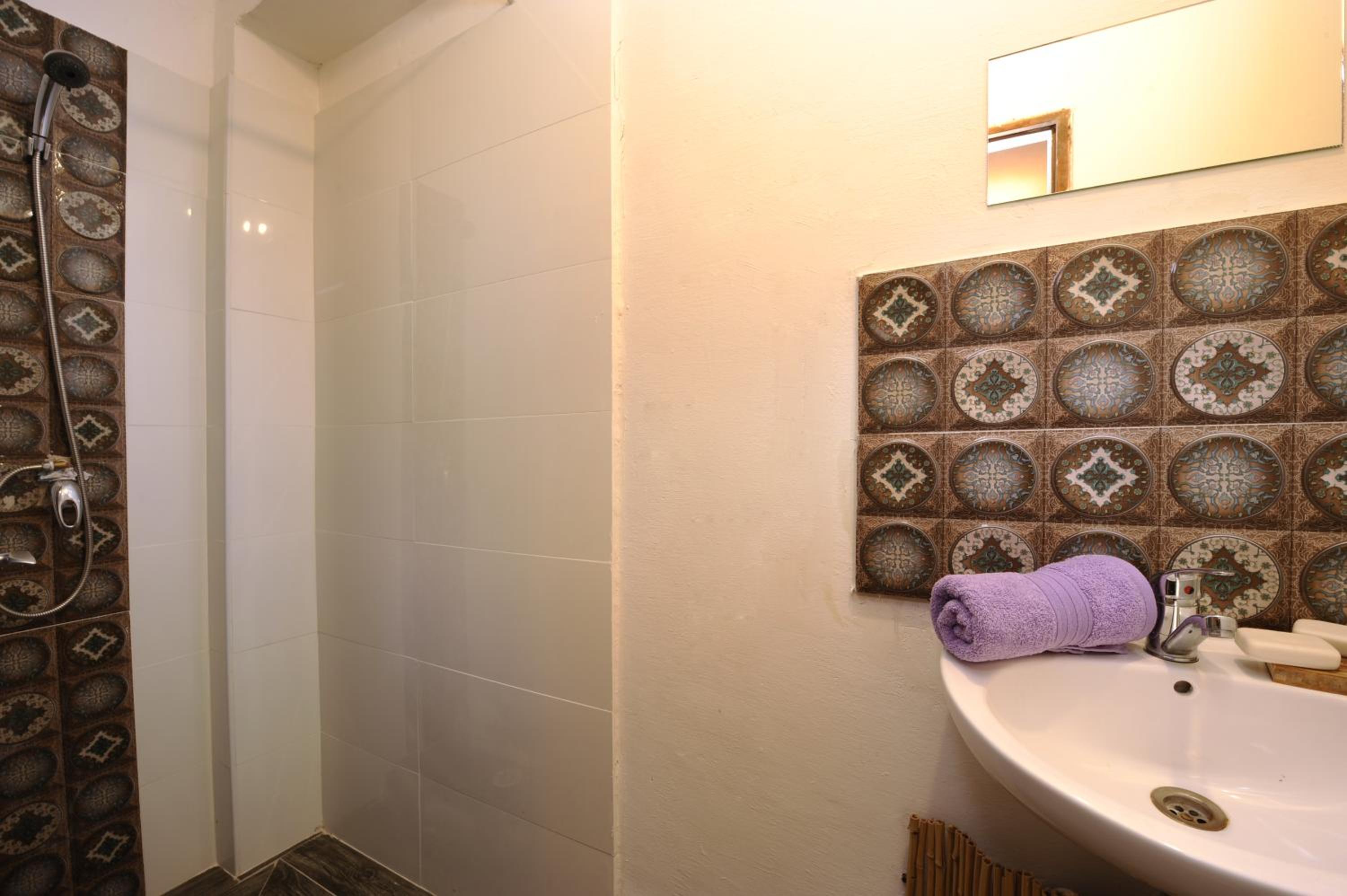 Family Room with Private Bathroom - Photo 3