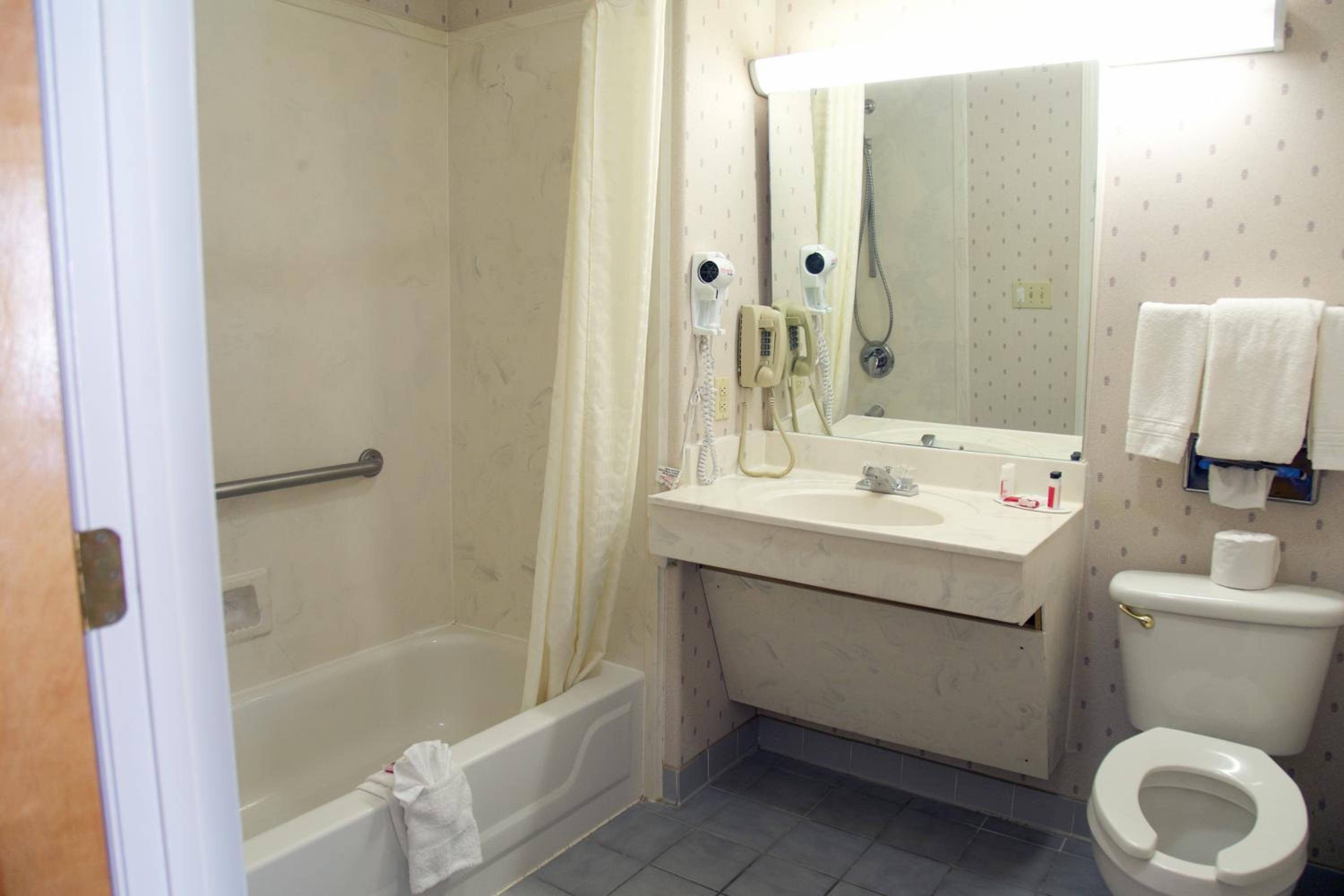 King Room - Non-Smoking - Photo 2