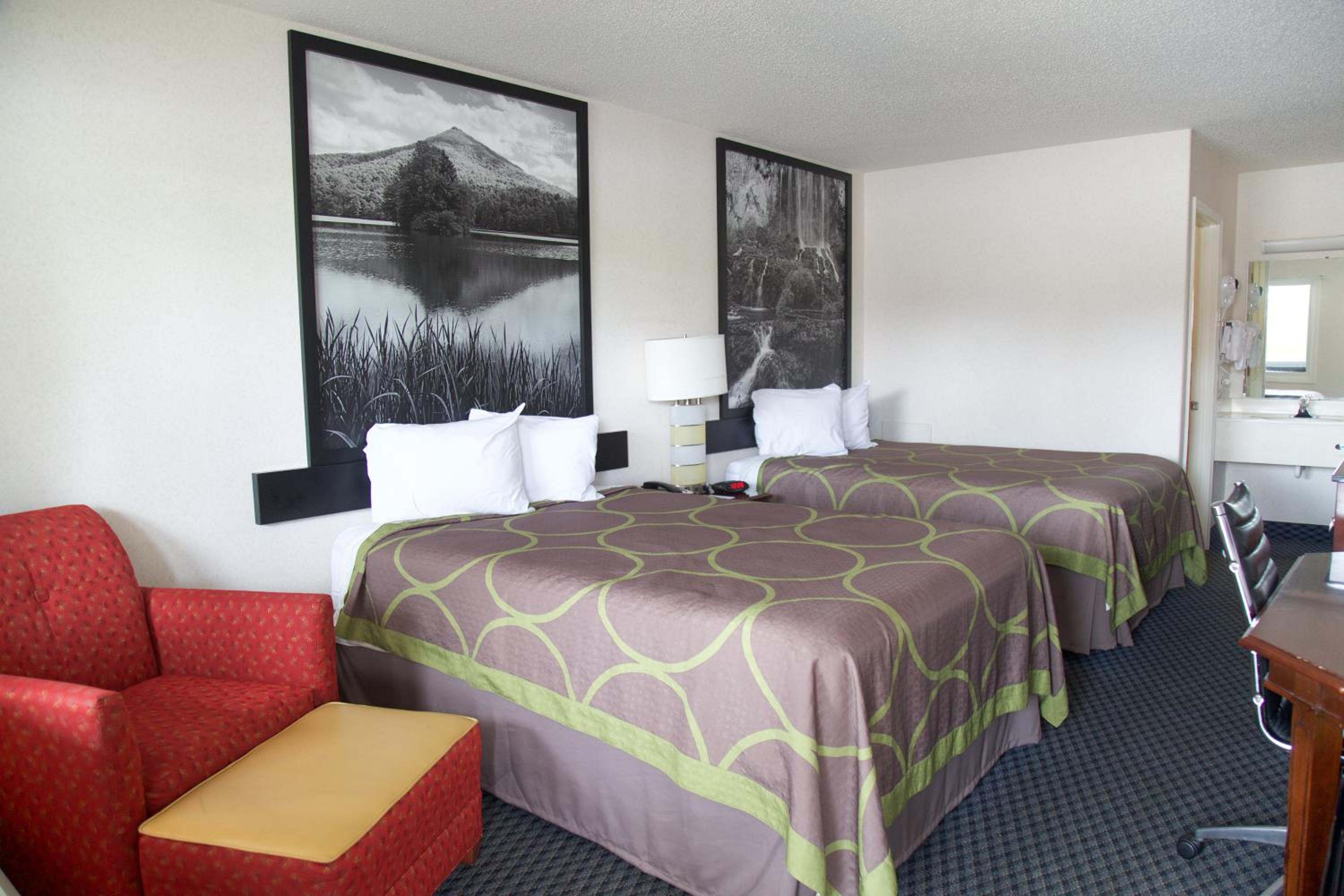 Double Room with Two Double Beds - Smoking - Photo 3