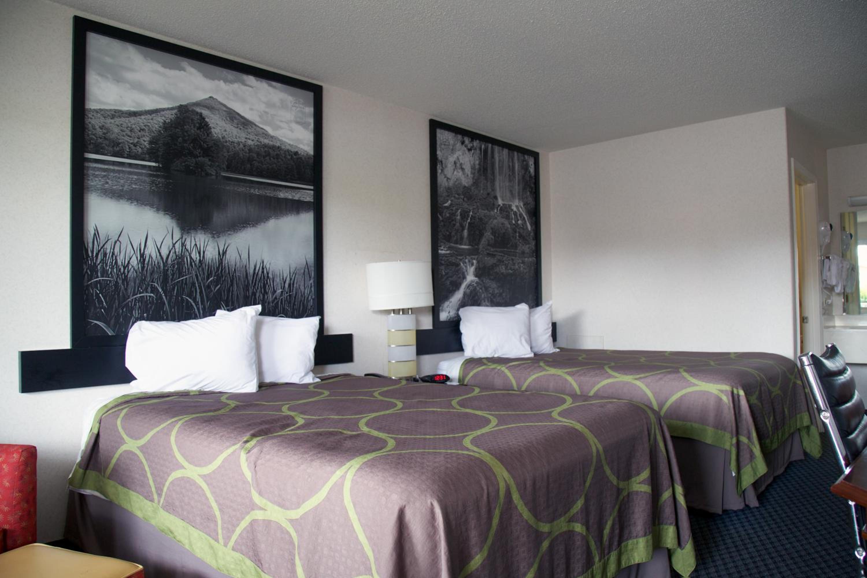 Double Room with Two Double Beds - Smoking - Photo 2