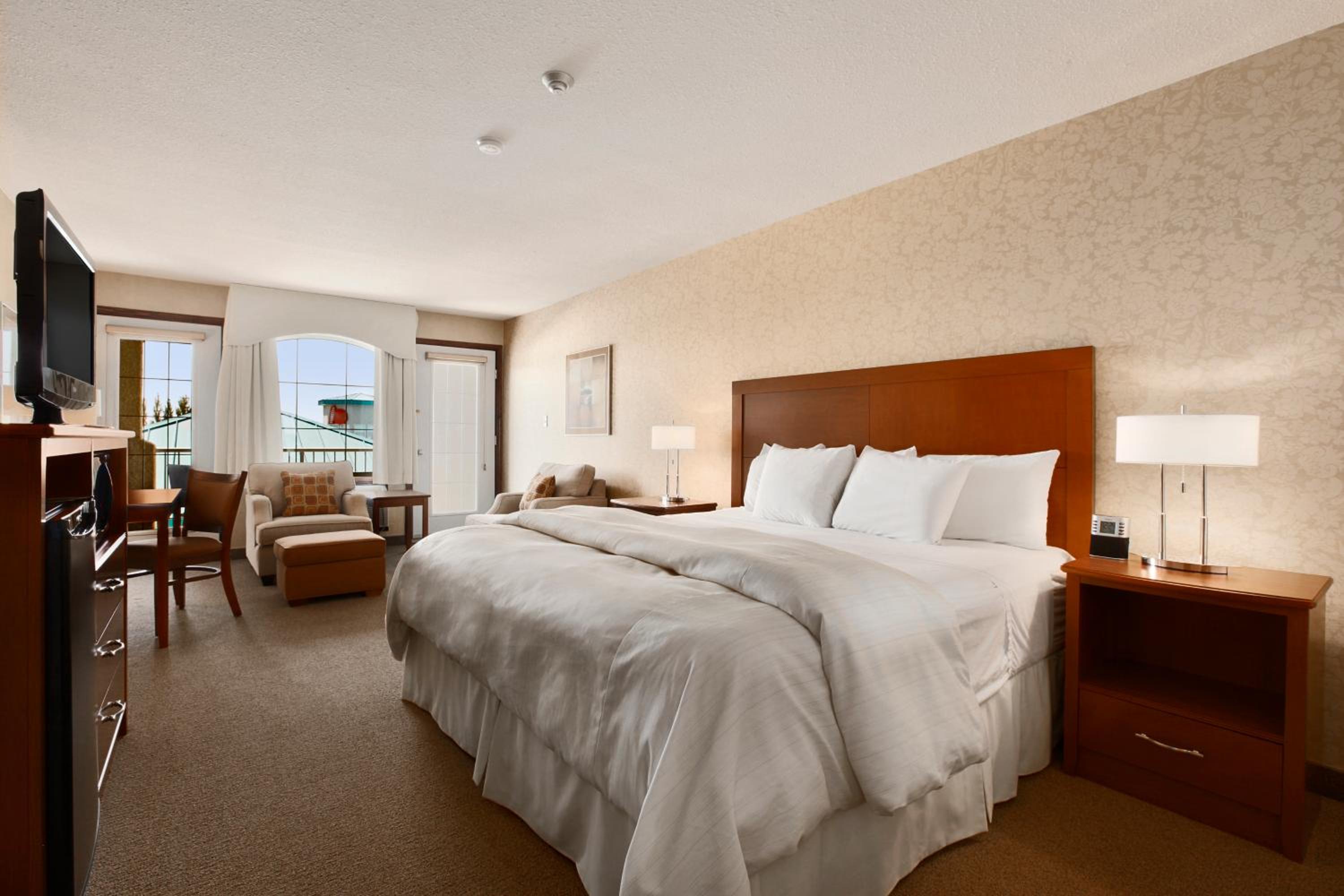 Deluxe King Room - Non-Smoking - Photo 1