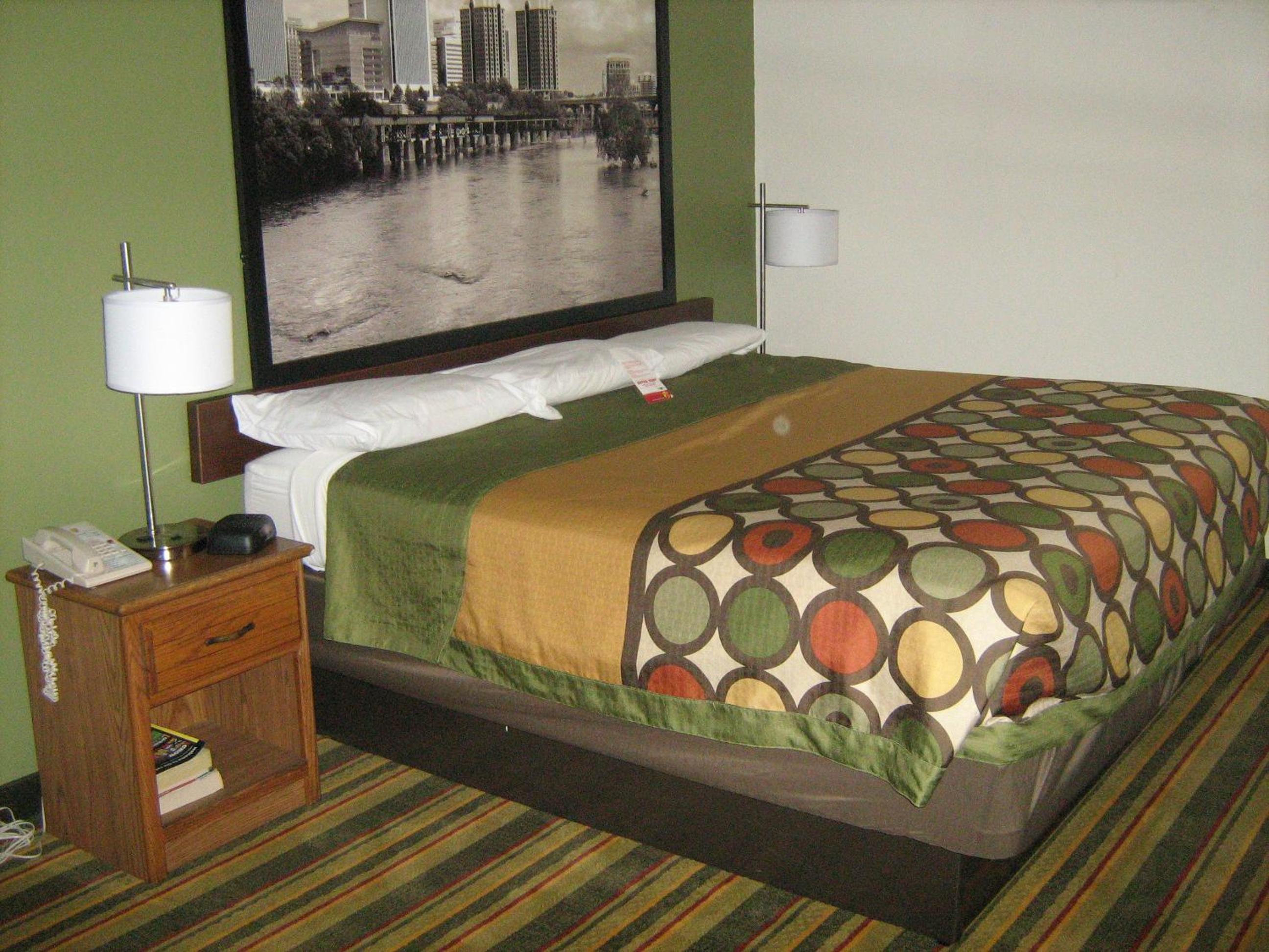 King Room - Non-Smoking - Photo 1