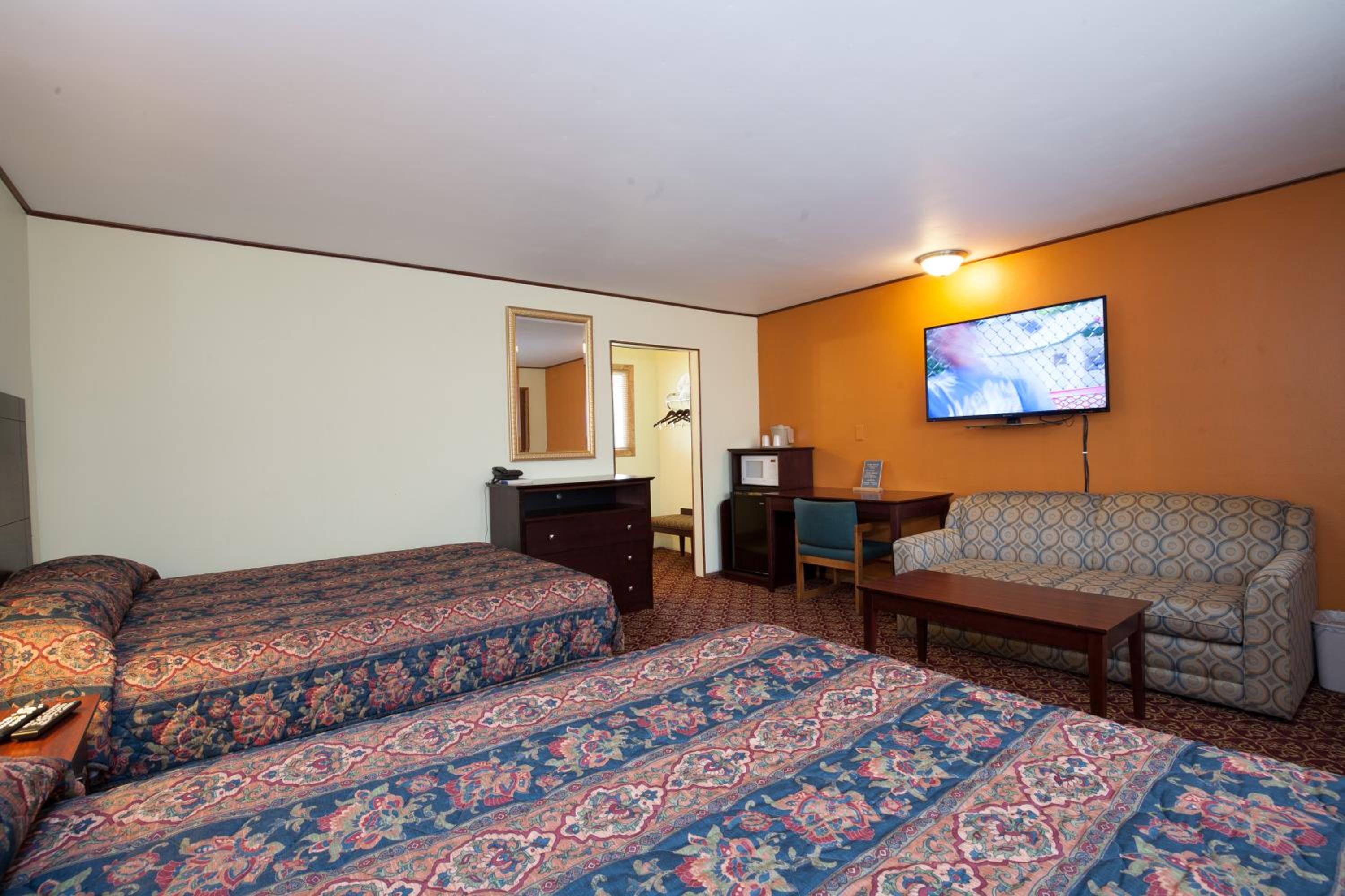 Queen Room photo 1