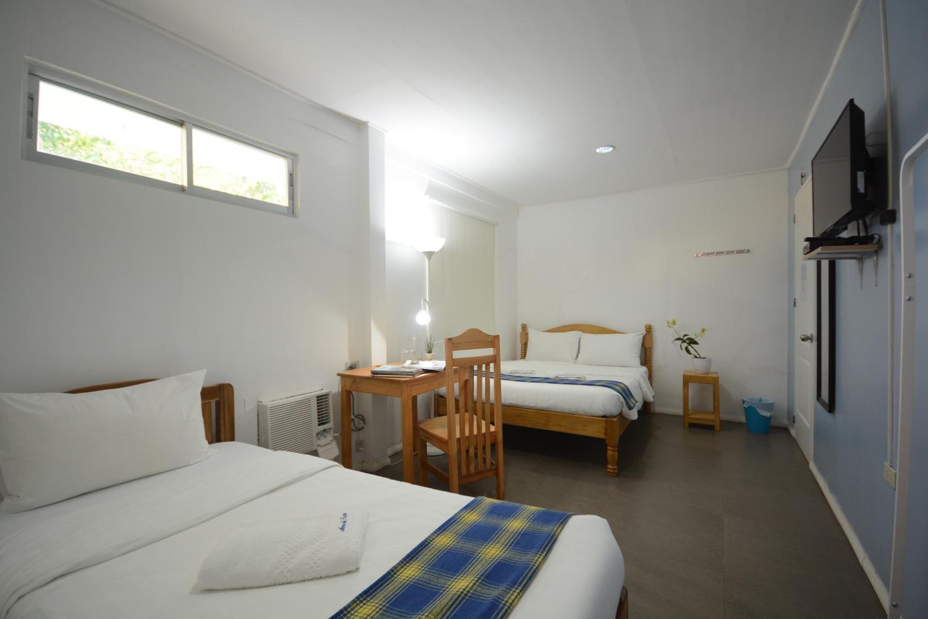 Standard Family Room - Photo 7