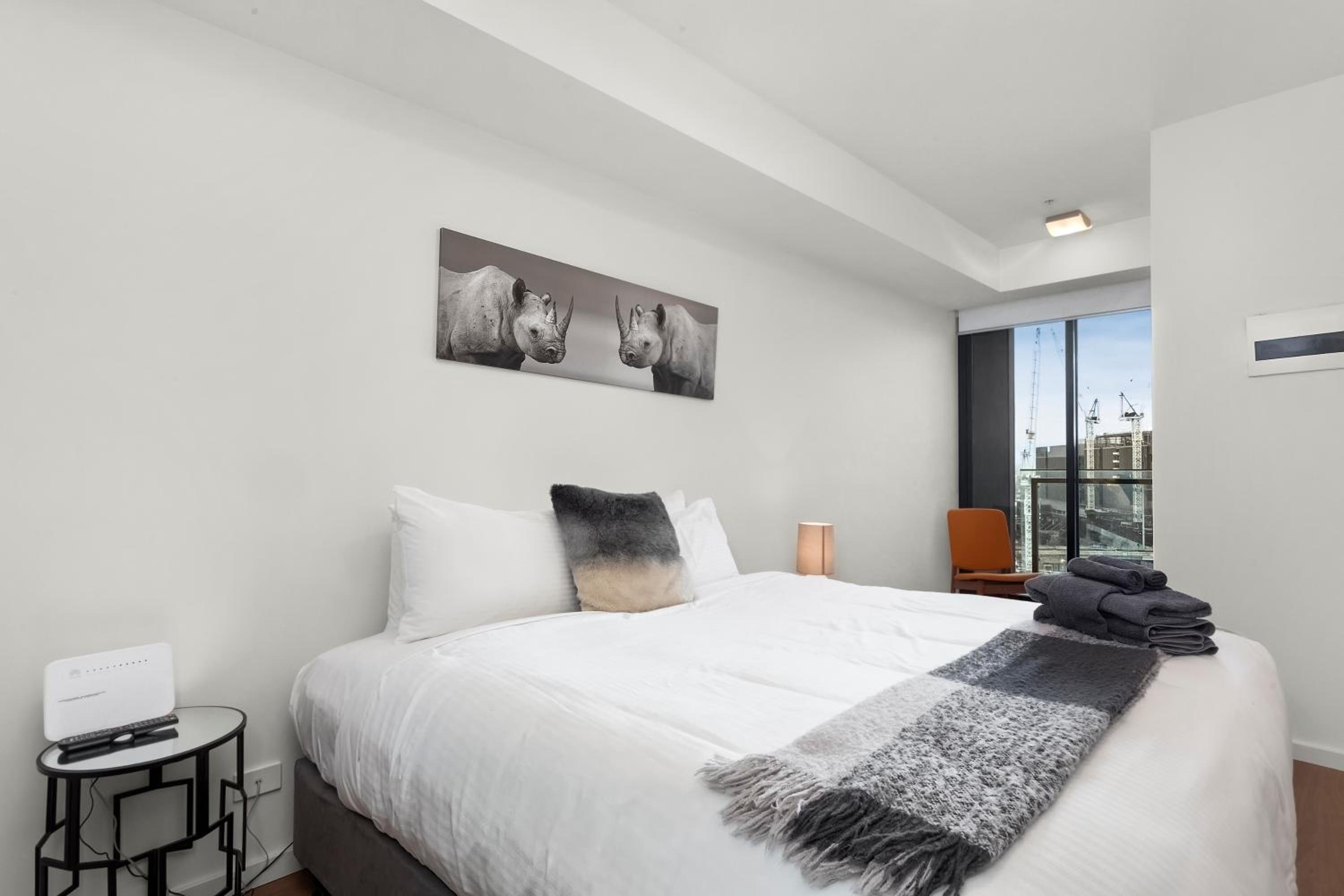 One-Bedroom Apartment with City View