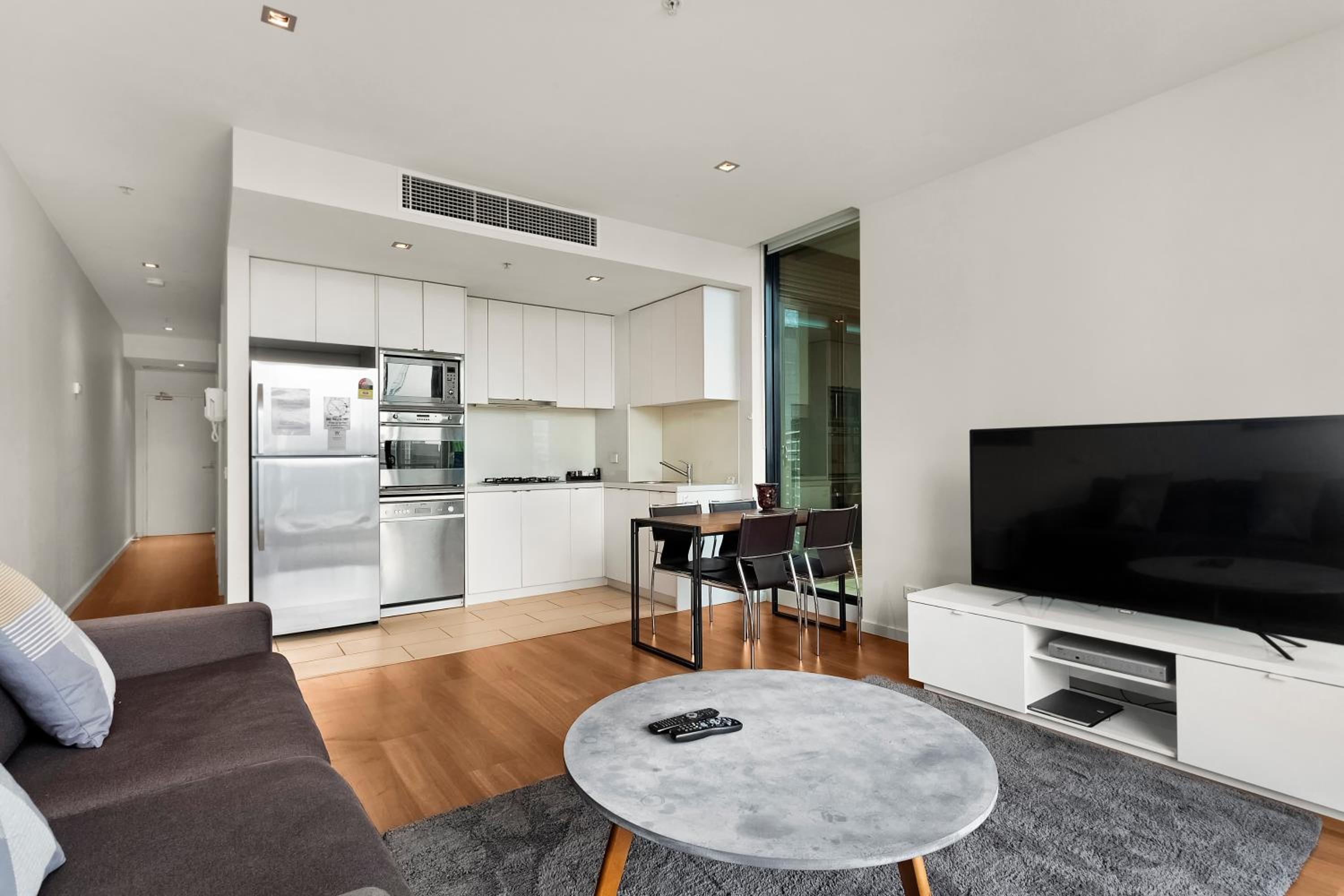 One-Bedroom Apartment with City View