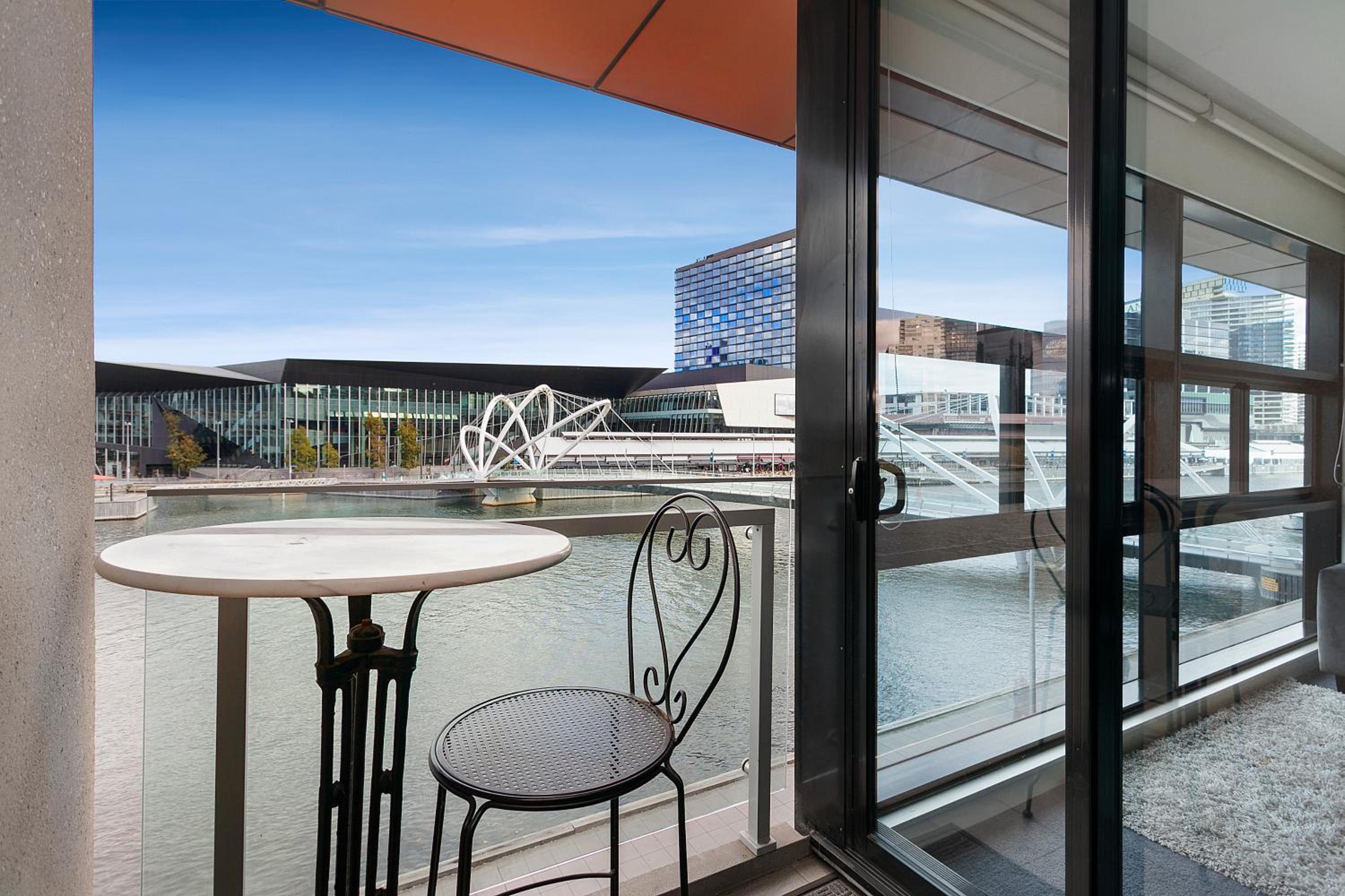 Two-Bedroom Apartment with River View thumbnail 6
