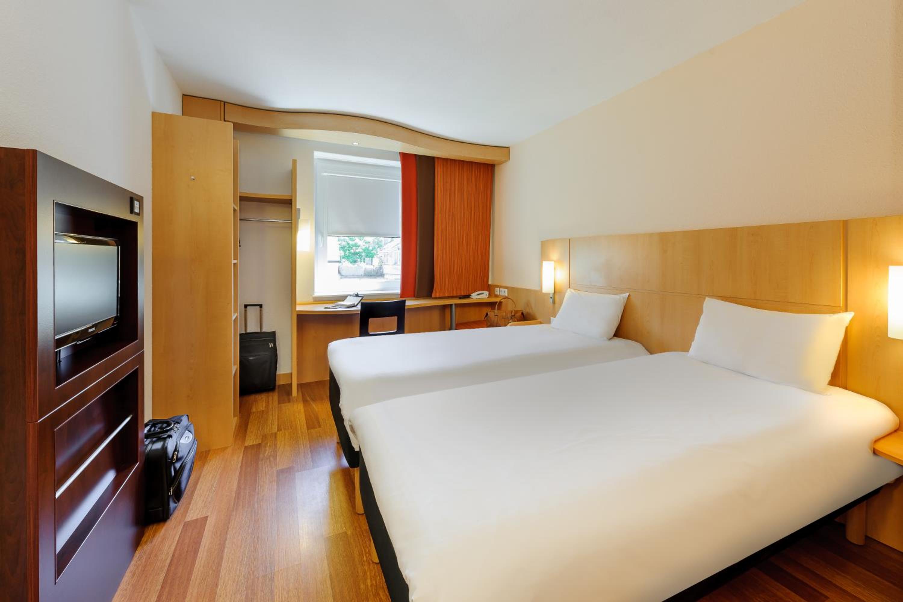 Standard Room with Two Single Beds - Photo 6