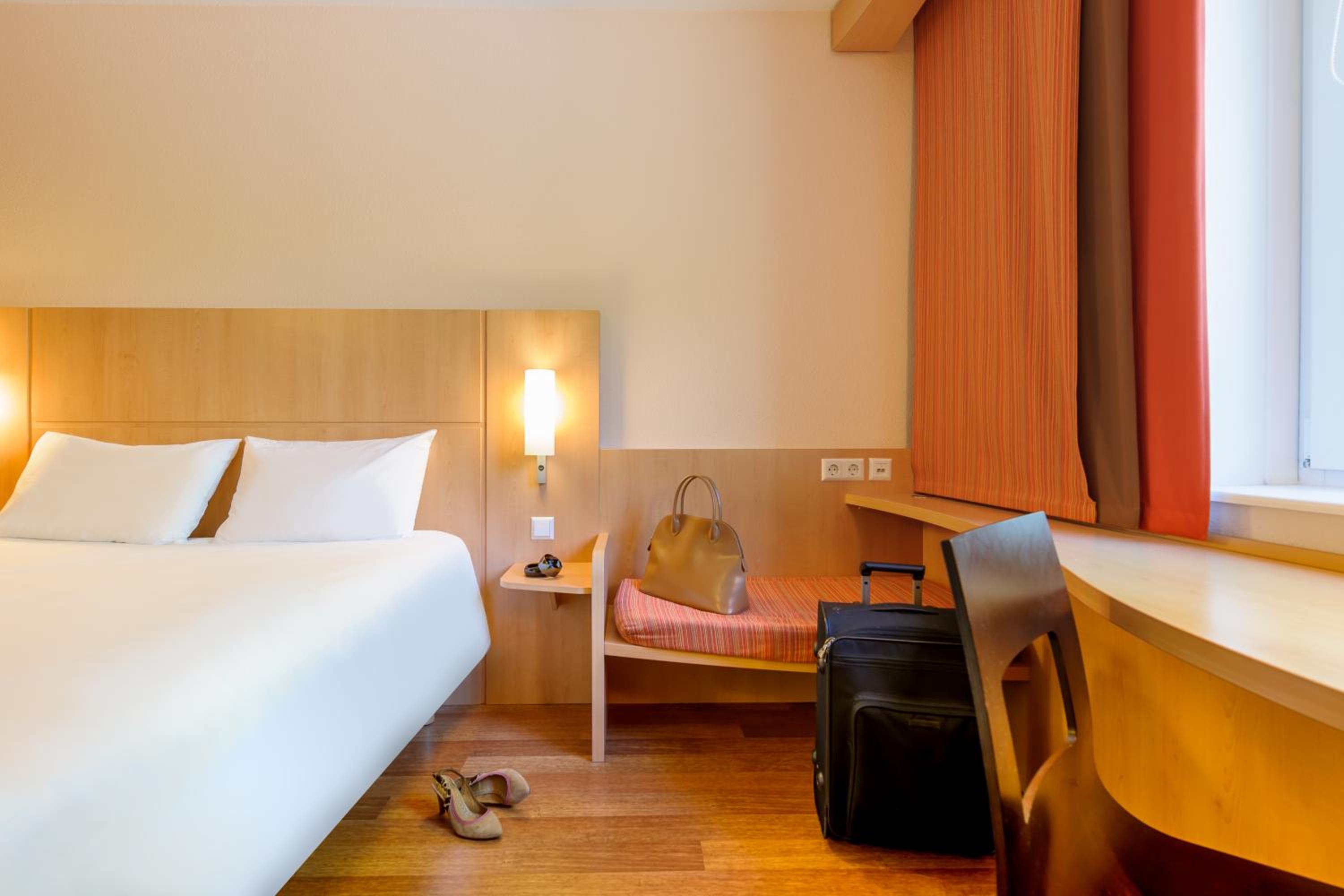 Standard One Double Bed - Photo 7