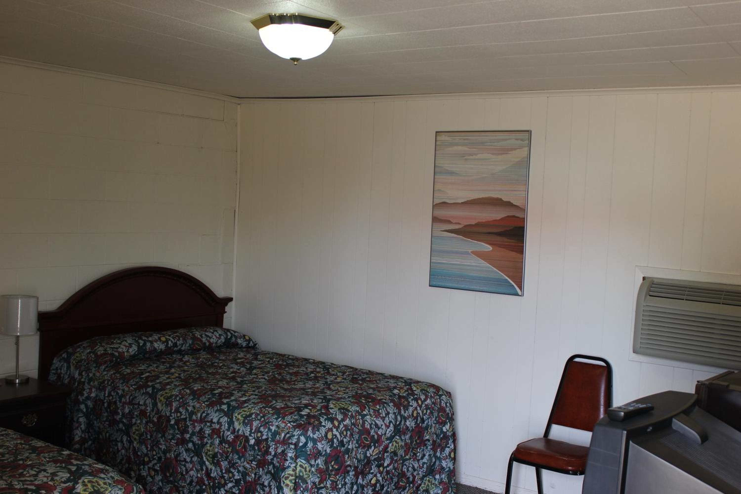 Double Room with Two Double Beds - Smoking photo 2