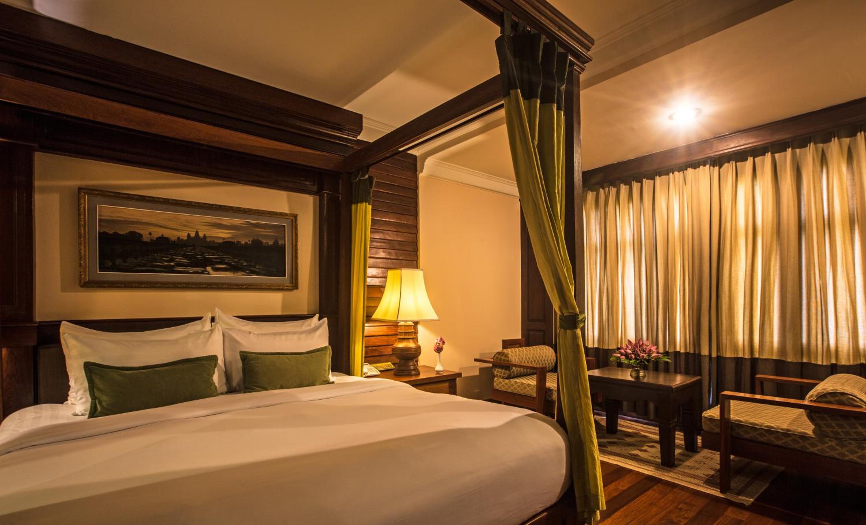Royal Suite with Pool View - Photo 7