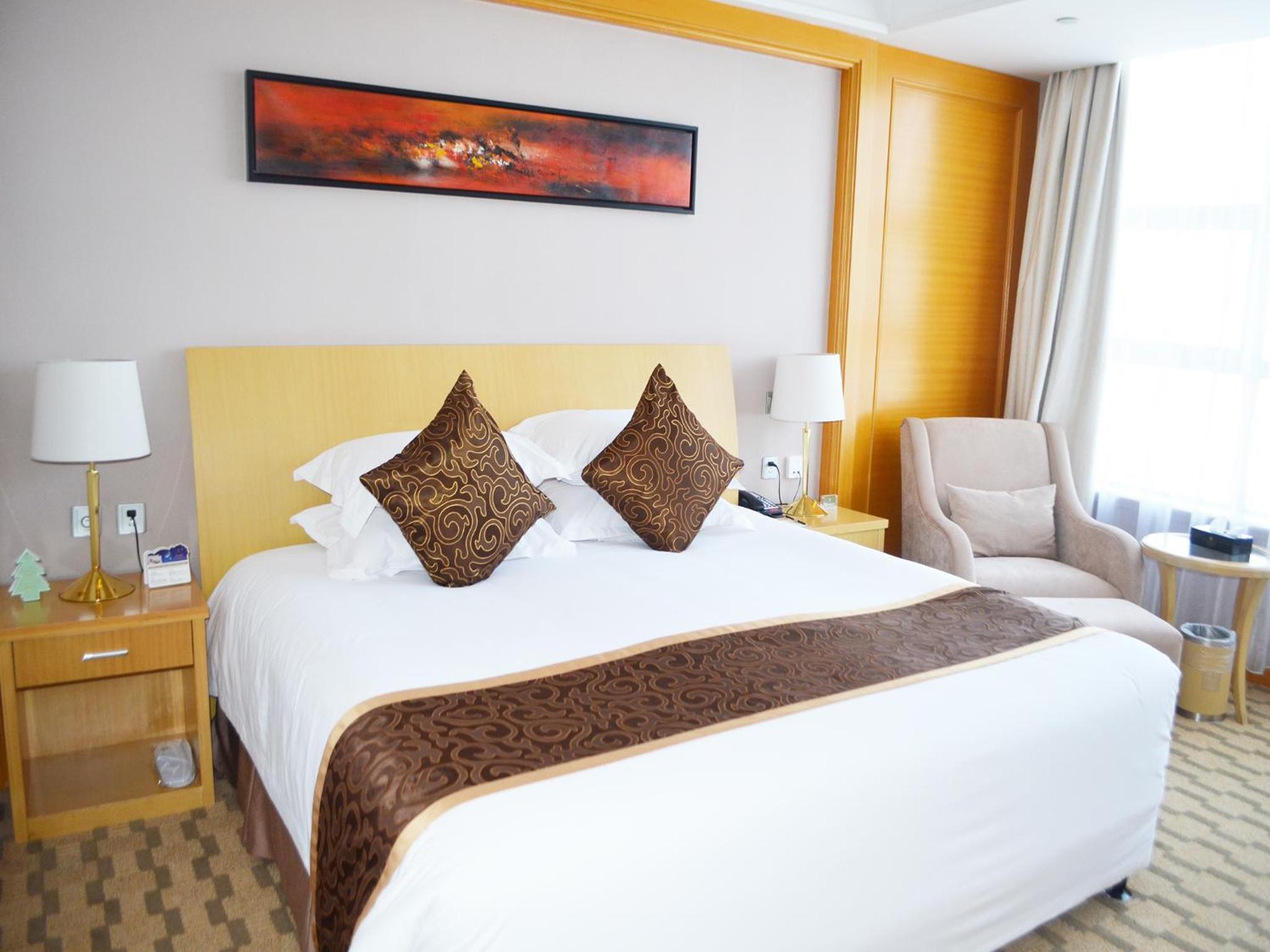 Deluxe Suite - Photo 1