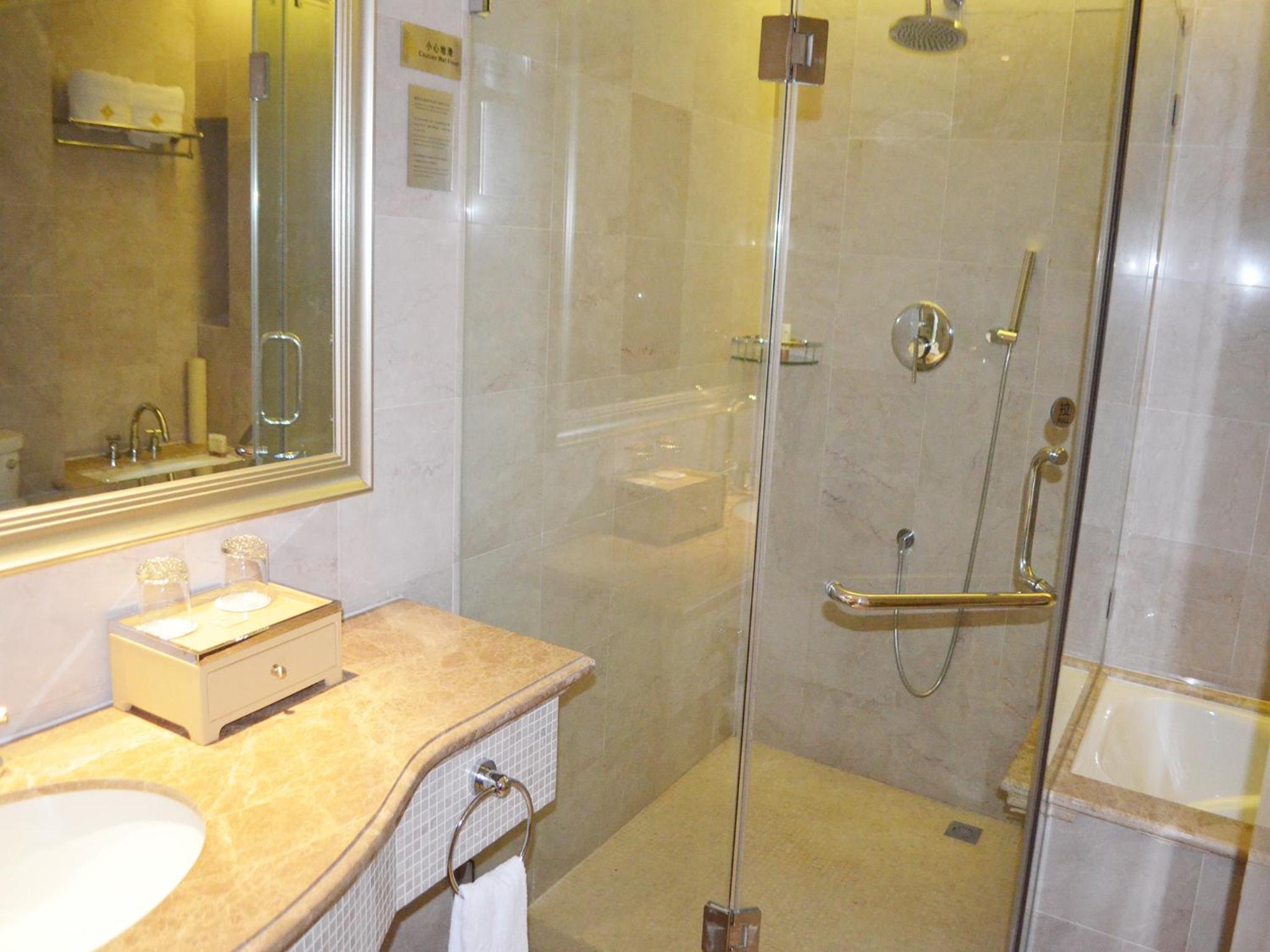 Deluxe Suite - Photo 2