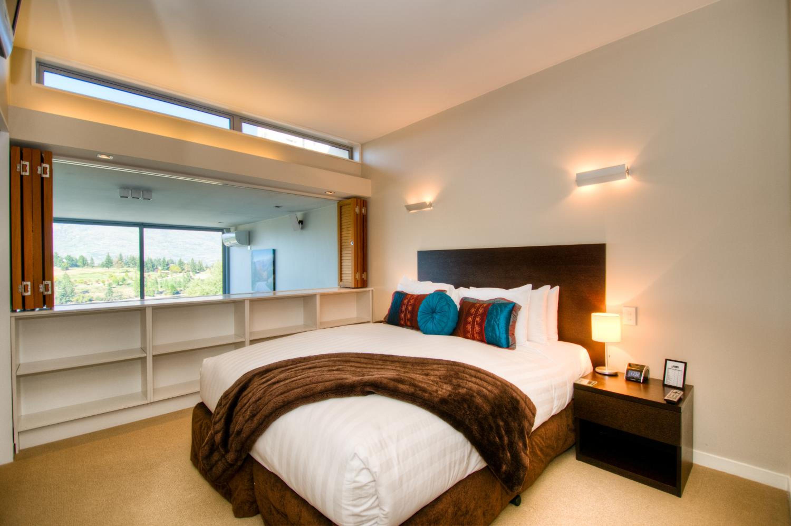 Lake View One Bedroom Apartment