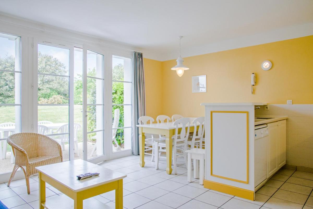 Select Two-Bedroom House (8 People)