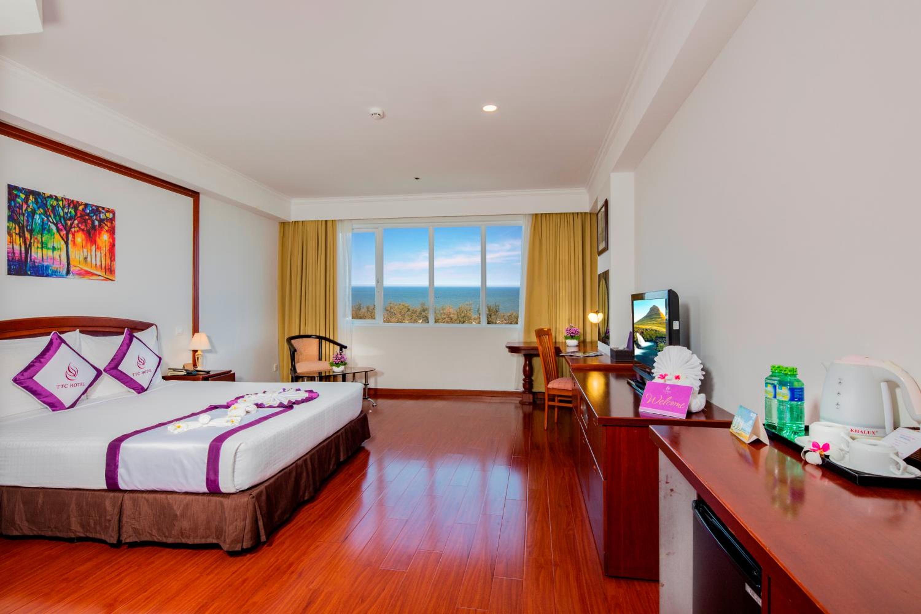 Deluxe King Room with Ocean View - Photo 3