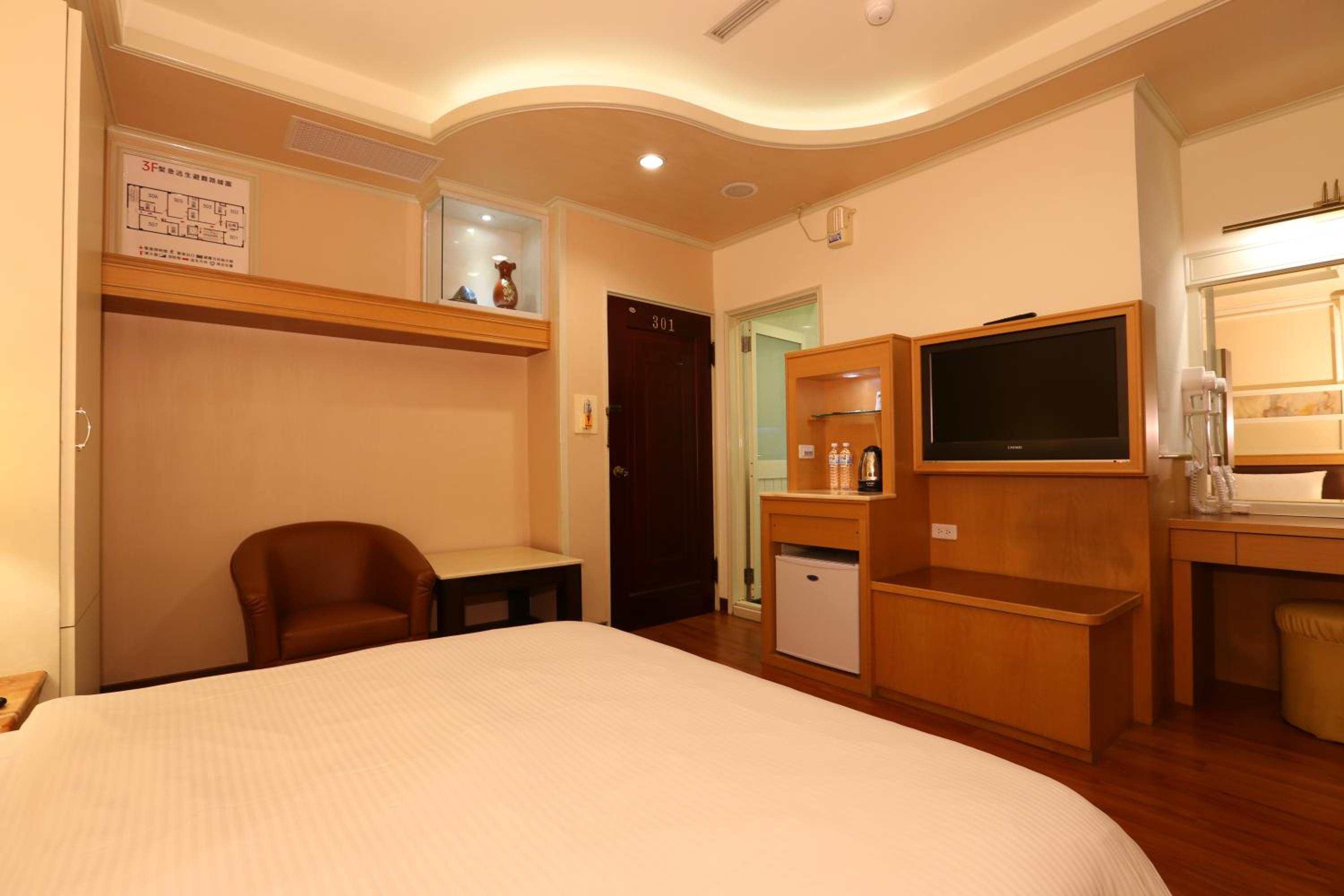 Budget Double Room photo 3