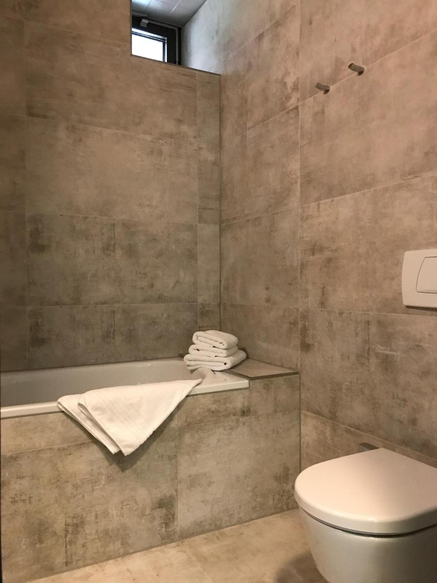 One-Bedroom Suite - Photo 9