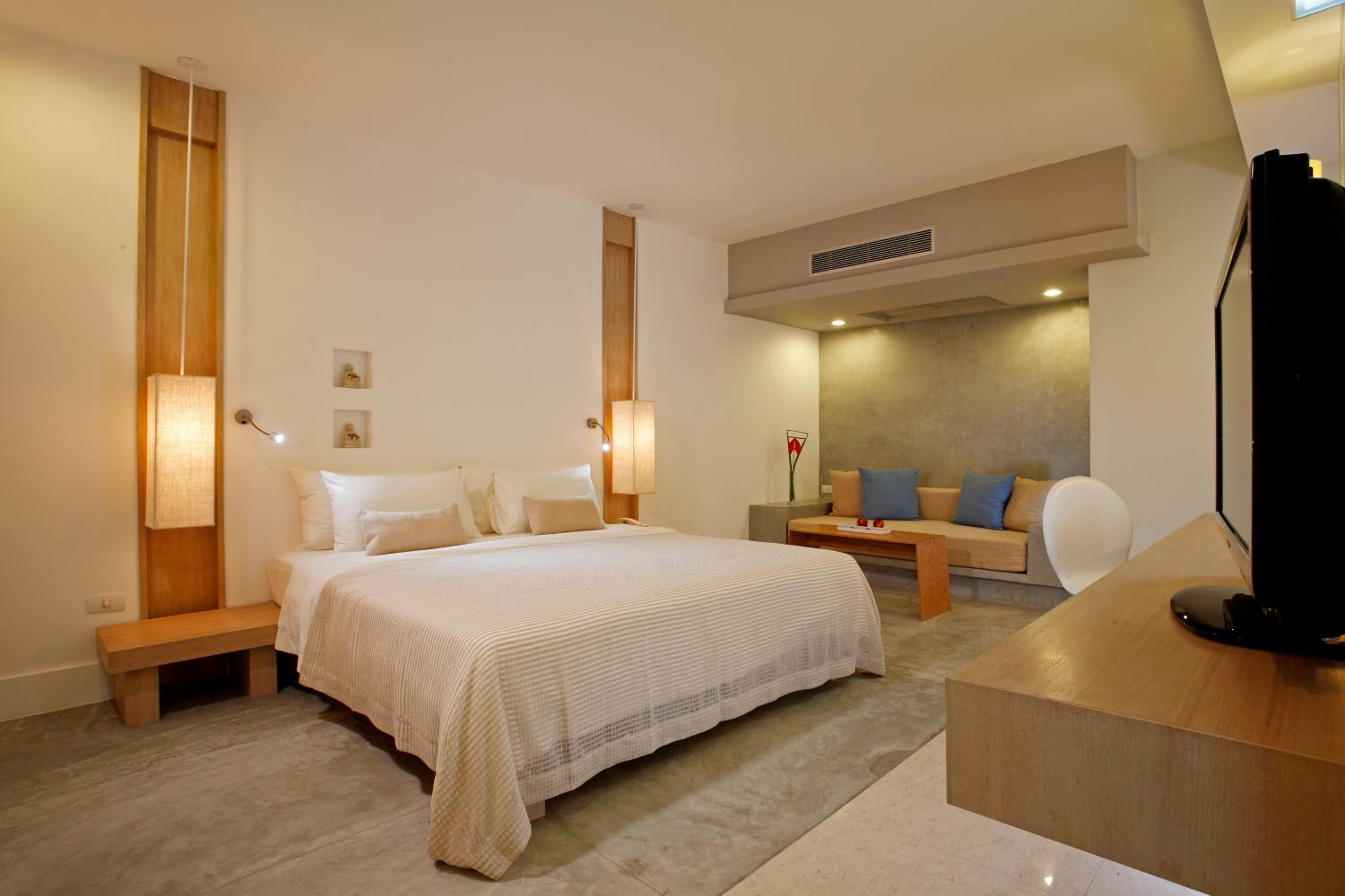 Deluxe Double or Twin Room with Pool View - Photo 2