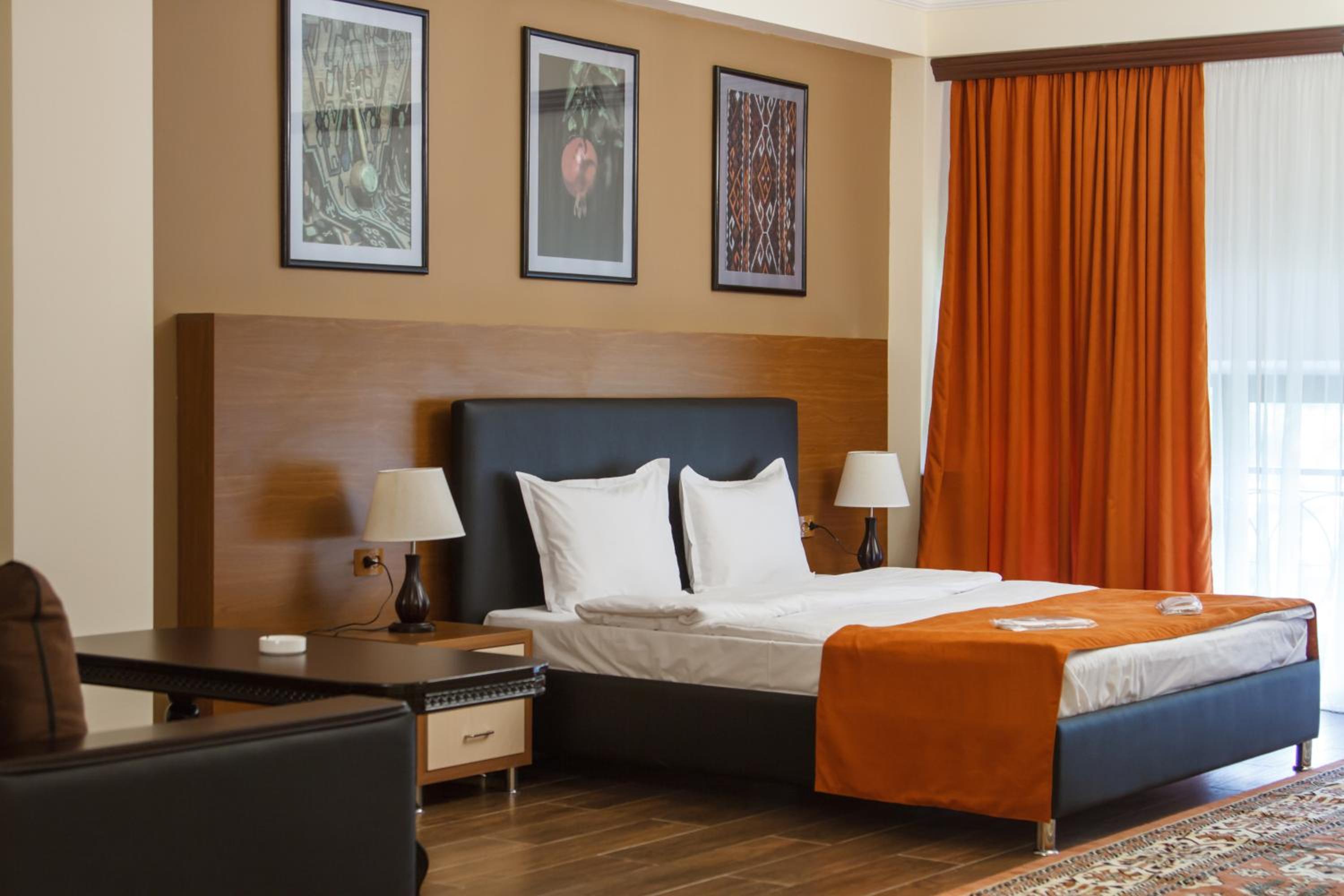 Single Room with Private Bathroom photo 1