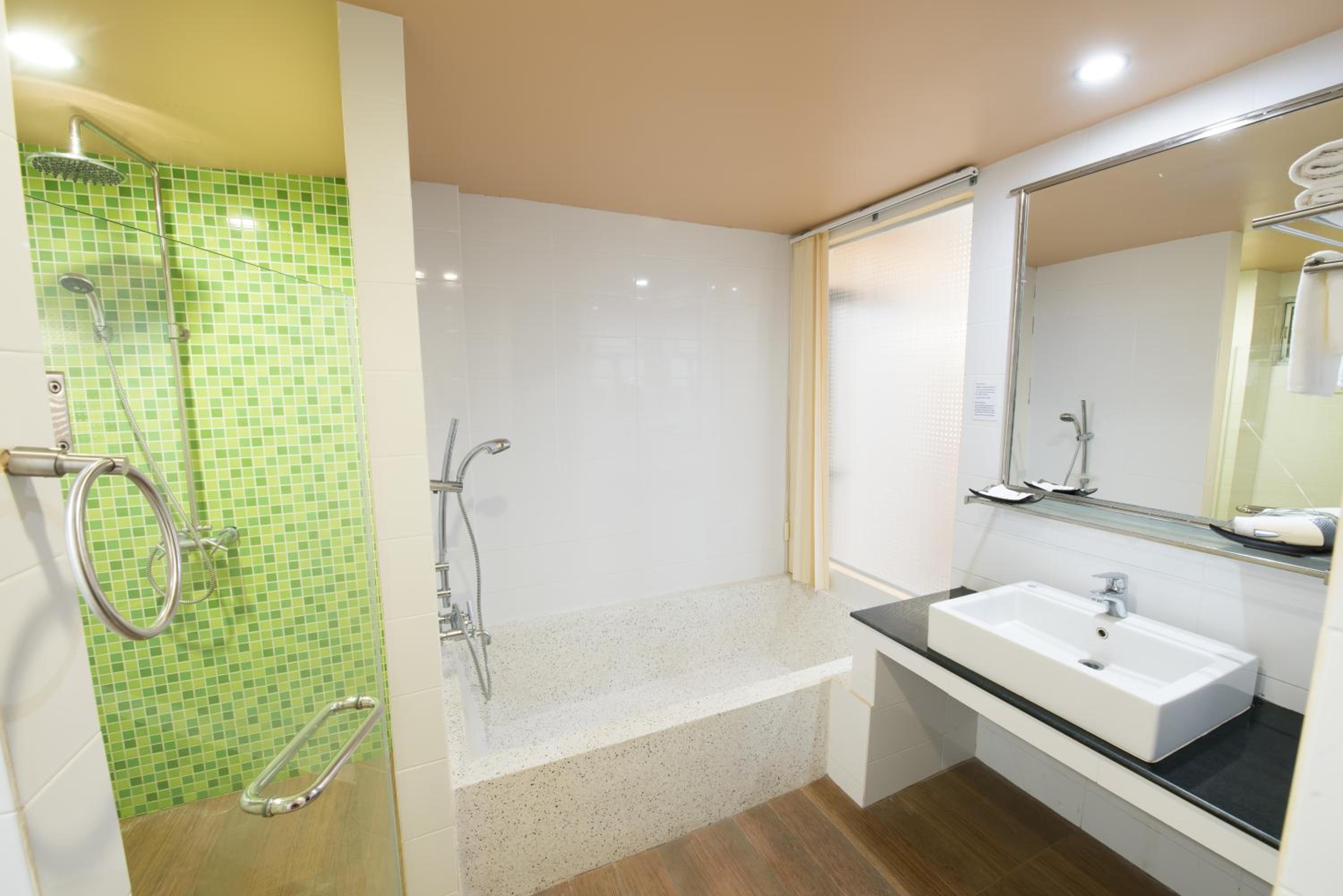 Deluxe Double or Twin Room with Sea View - Photo 3