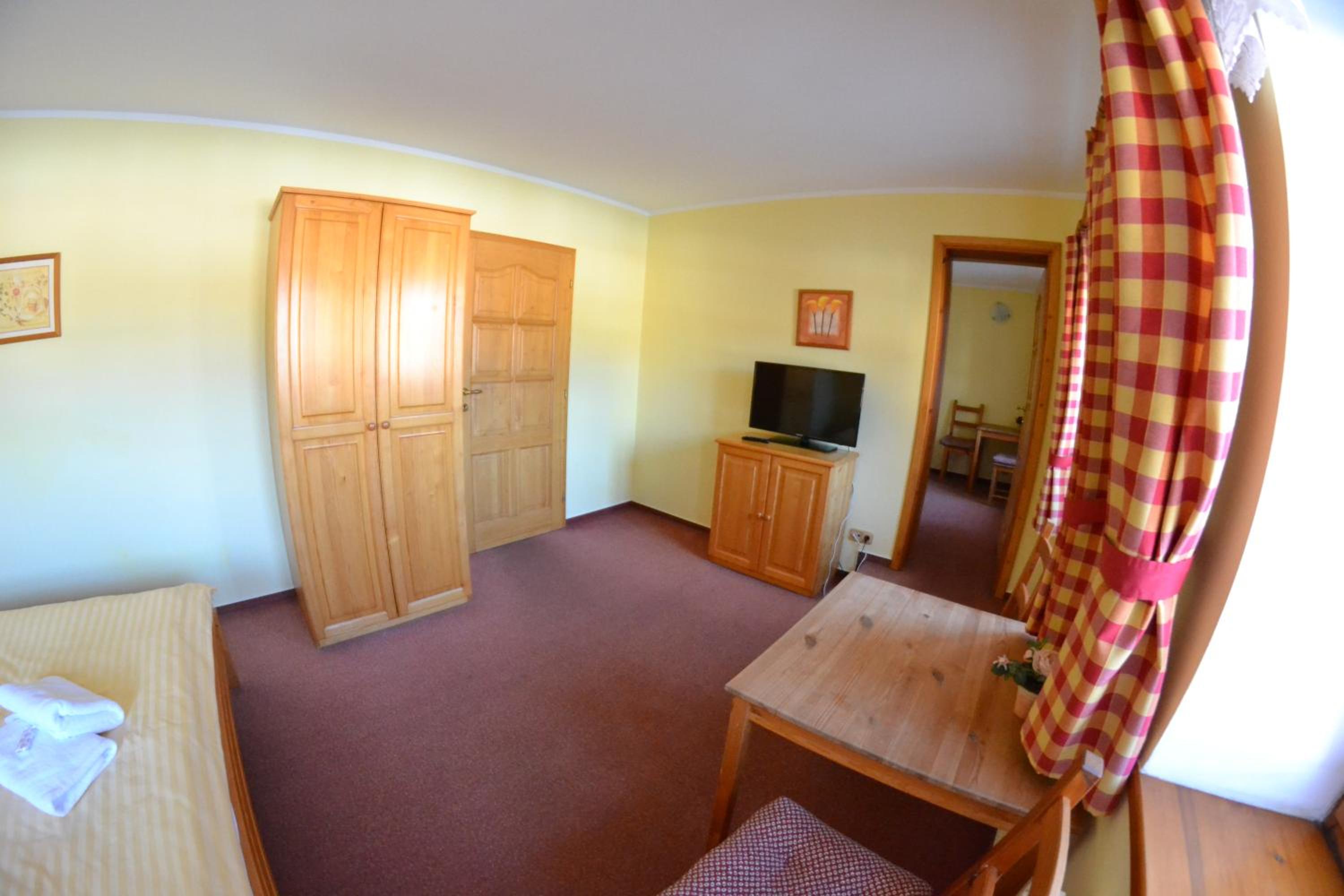 Quadruple Room with Private Bathroom photo 2