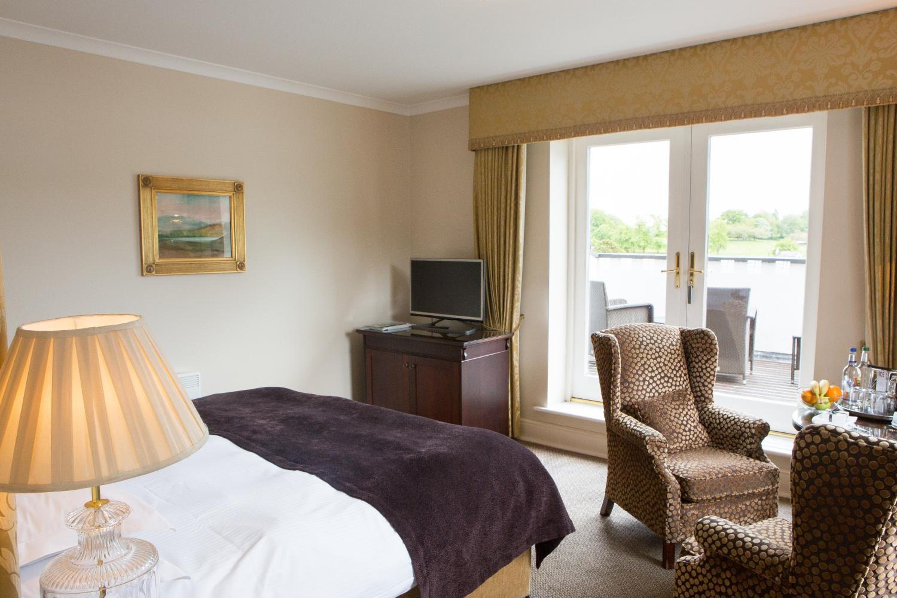 Deluxe Balcony Room - Photo 2
