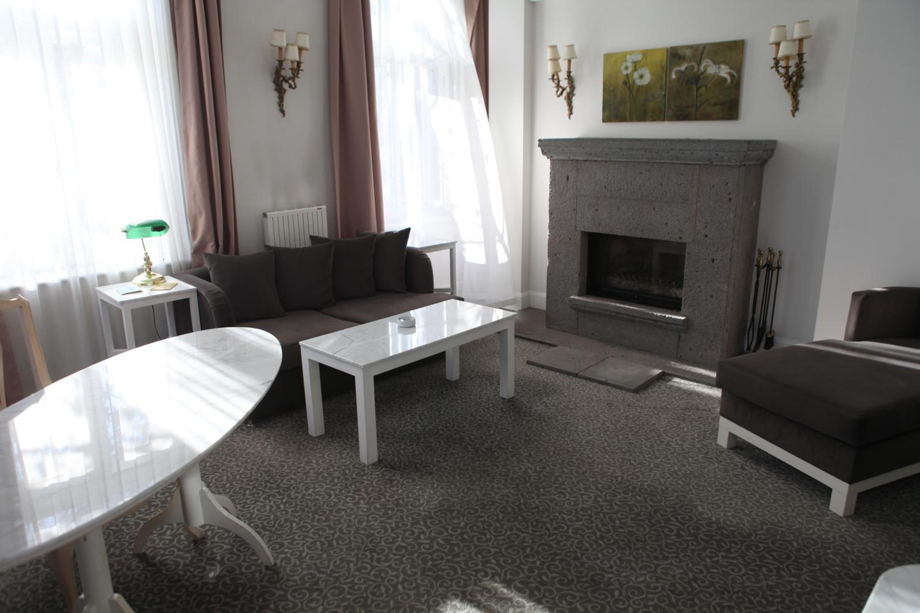 Suite - Photo 11