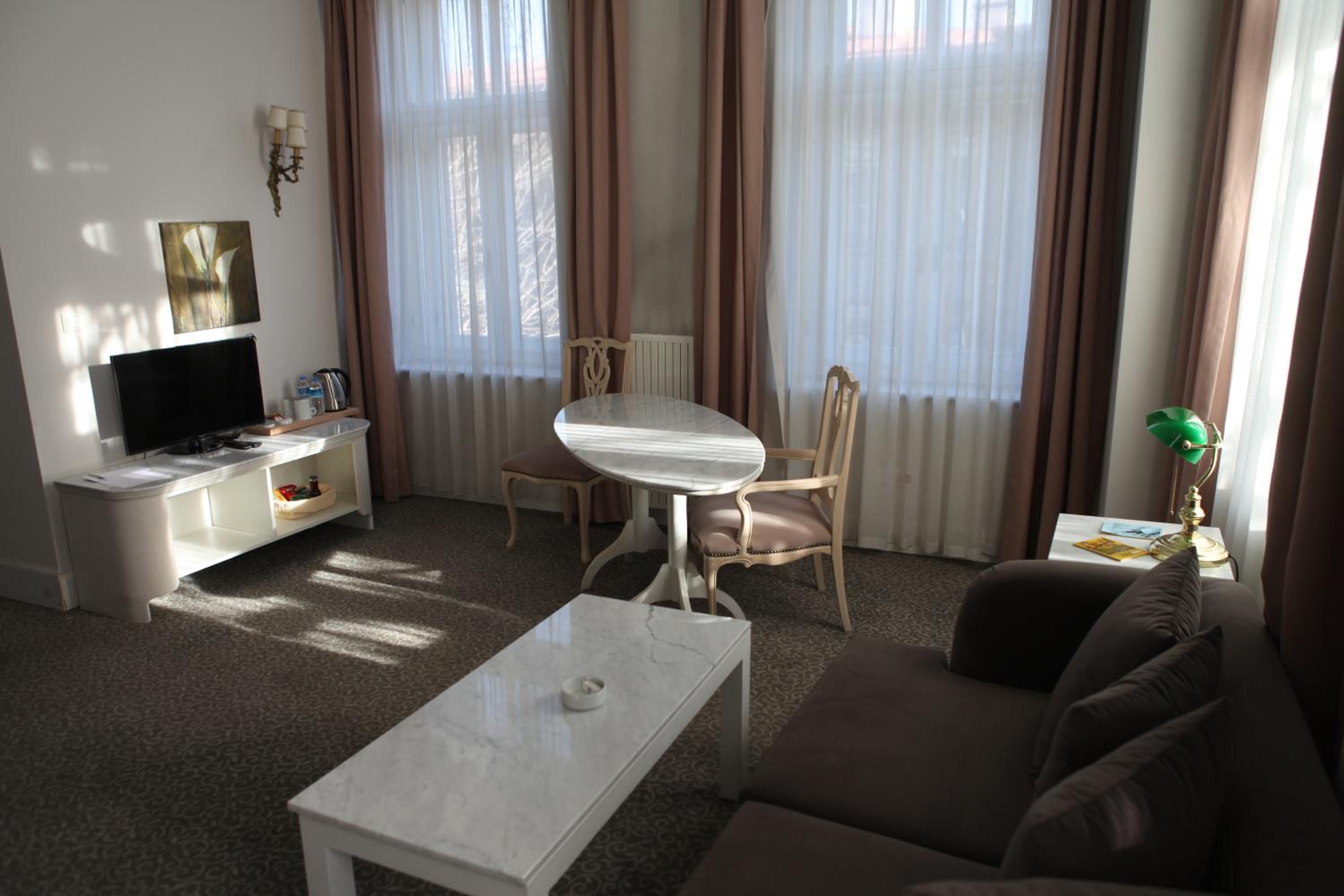Suite - Photo 8