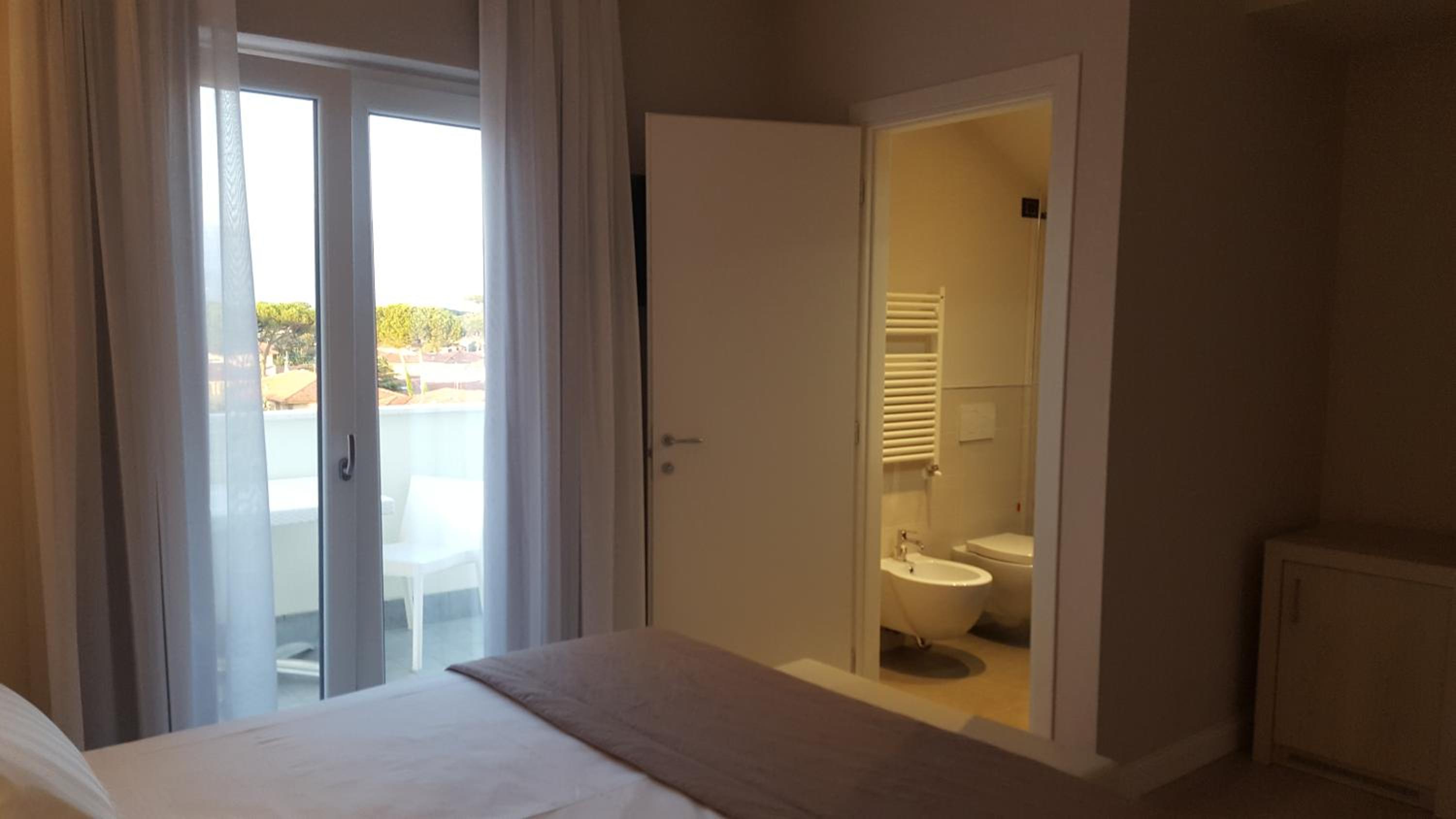 Double Room - Photo 11