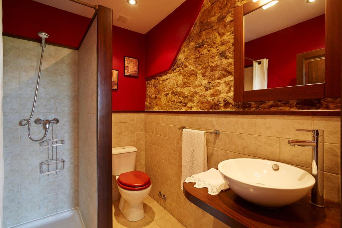 Three-Bedroom House photo 3