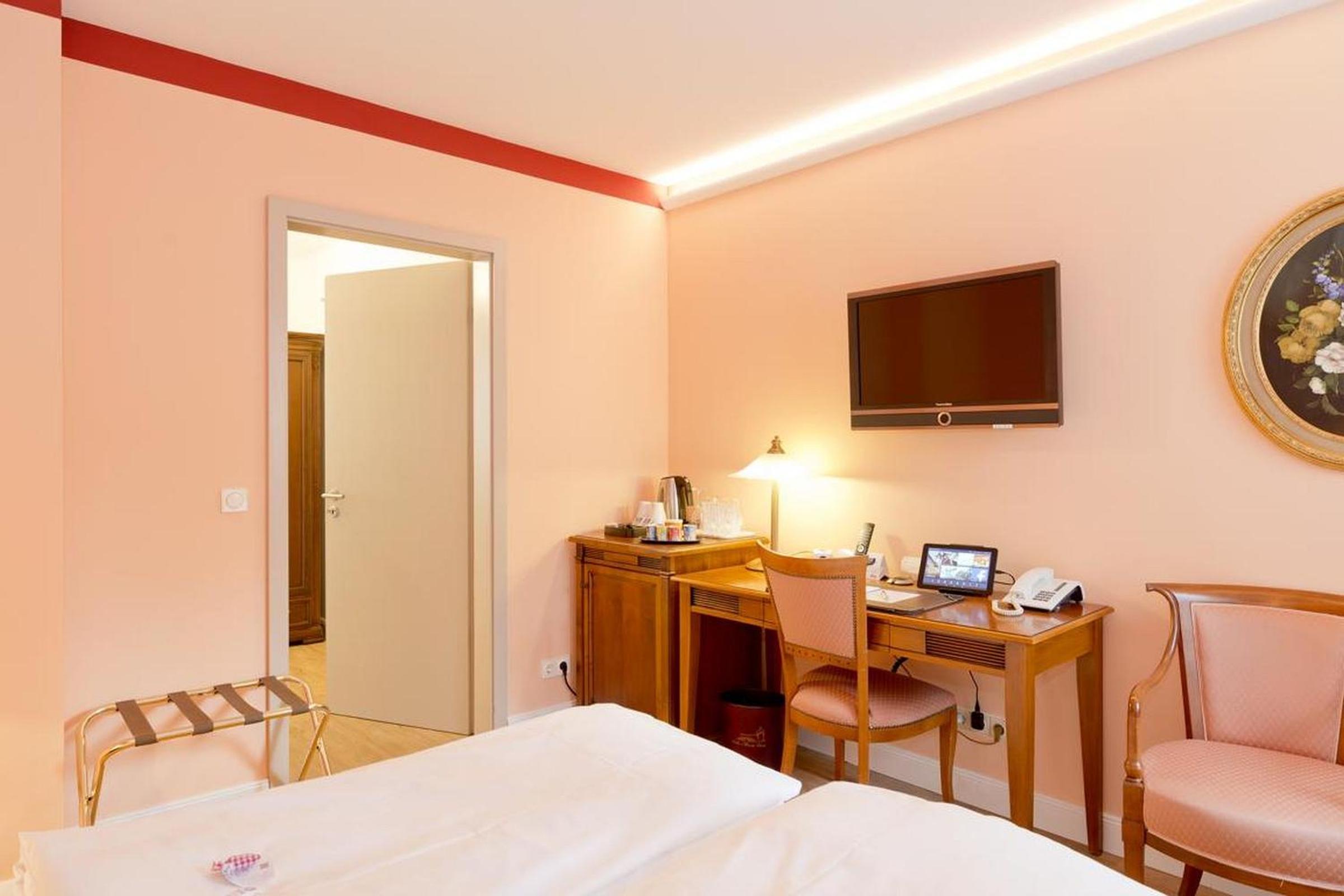 Room with Double Bed - Photo 1