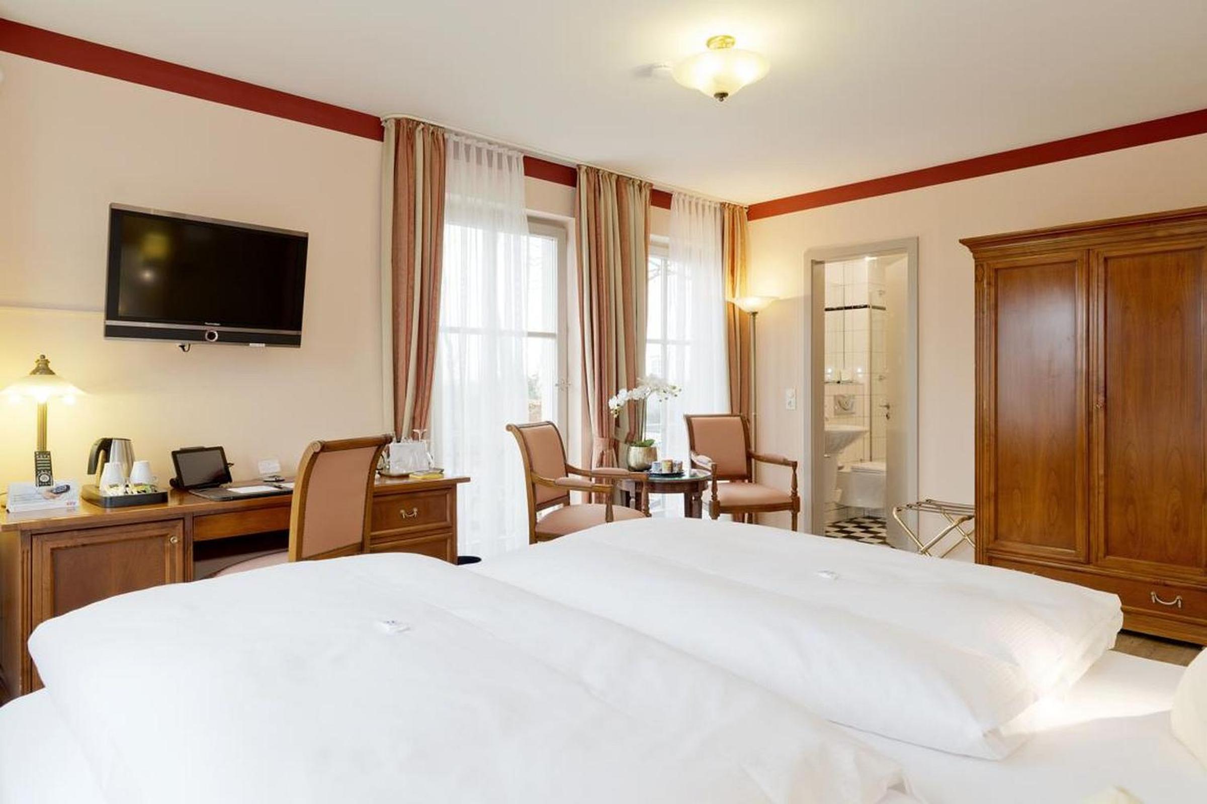 Double Room with Balcony or Terrace - Photo 1