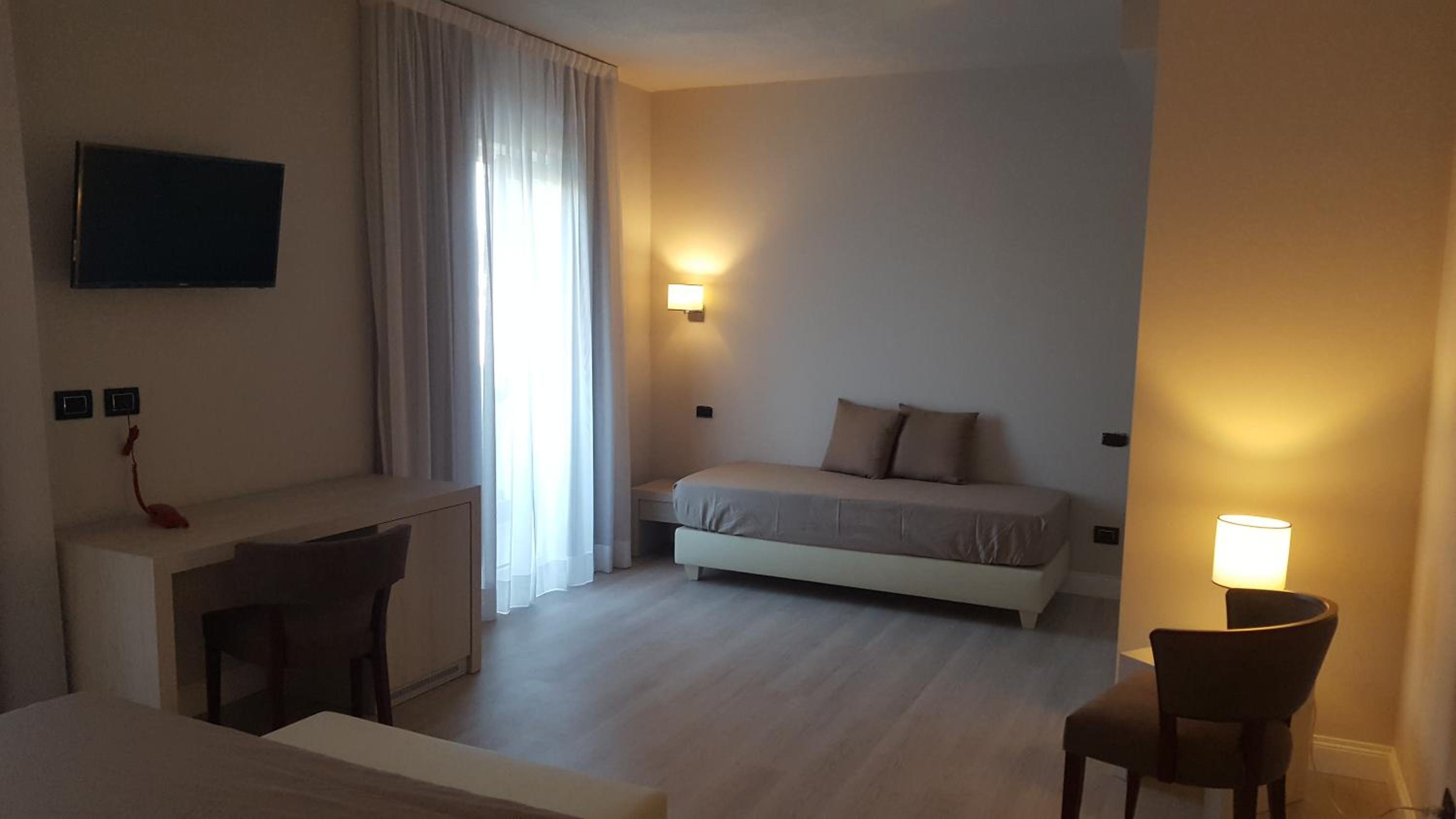 Deluxe Double Room - Photo 3