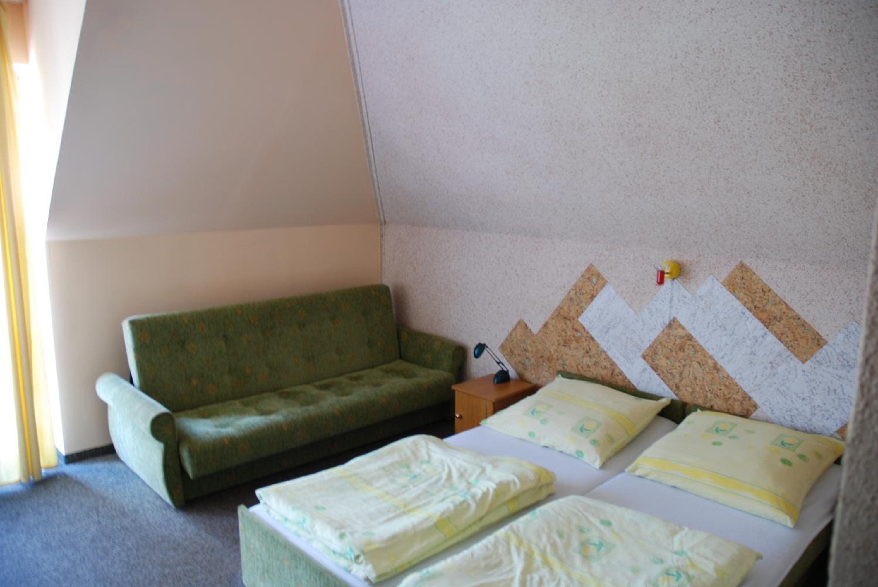 Standard Triple Room - Photo 1