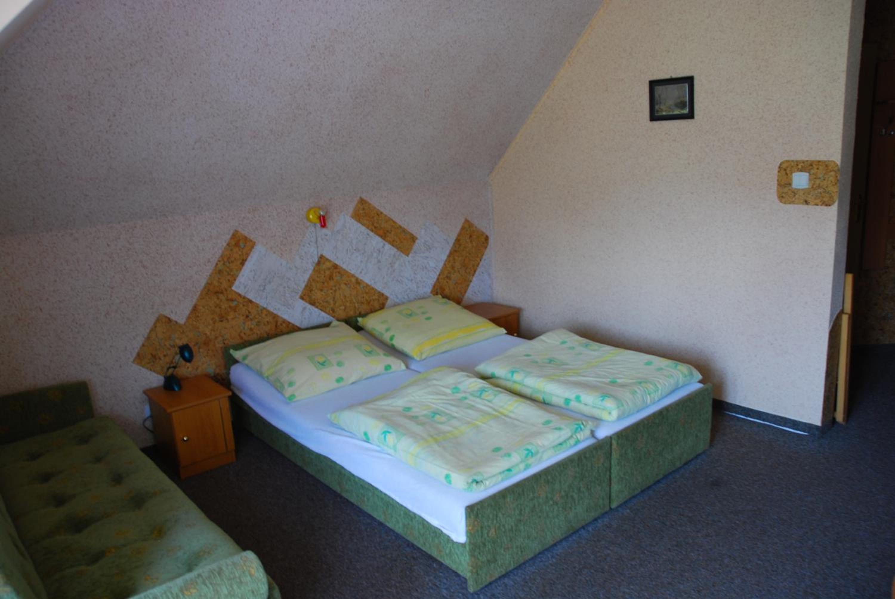 Standard Triple Room - Photo 3