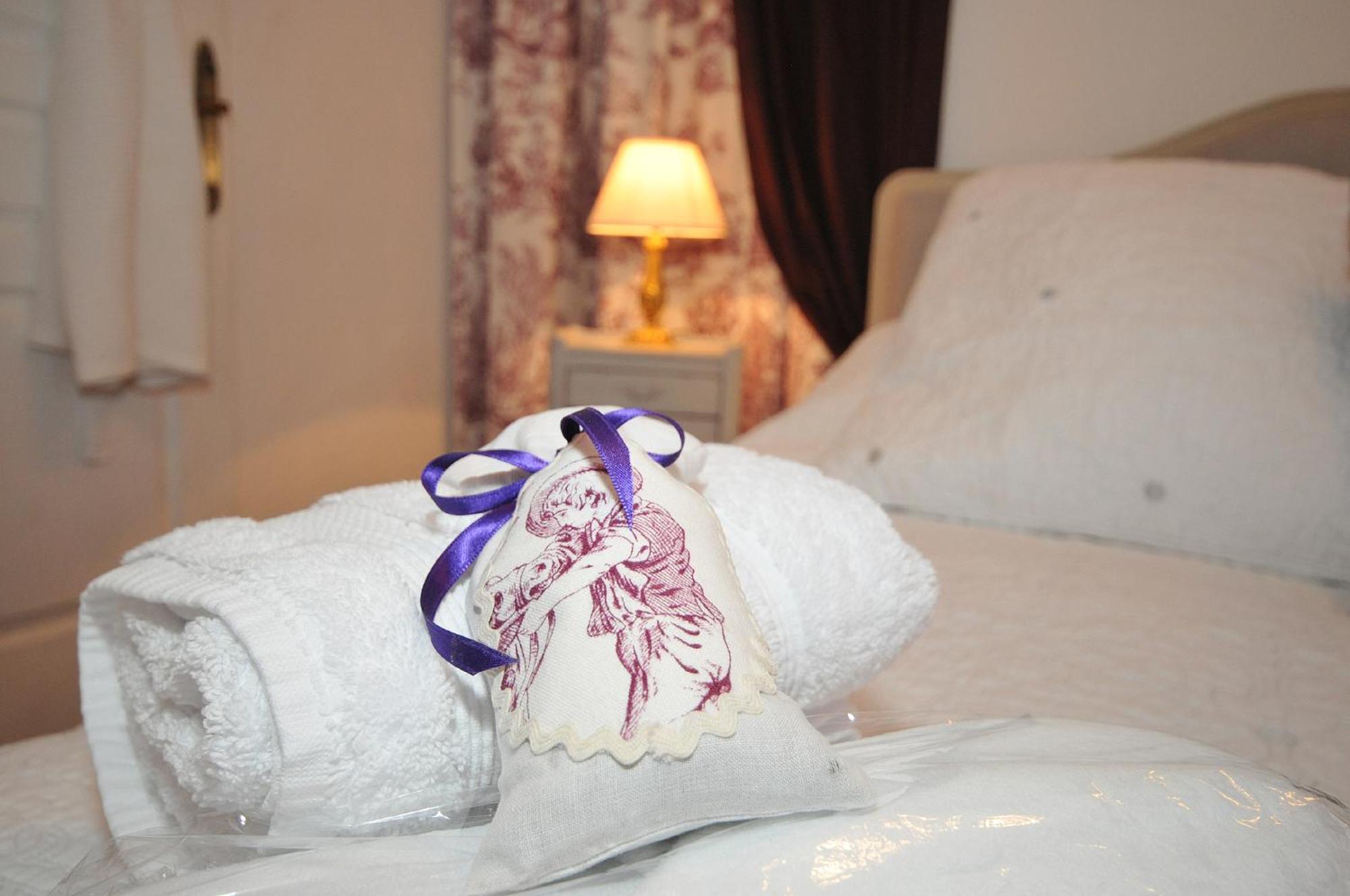 Queen Room photo 2