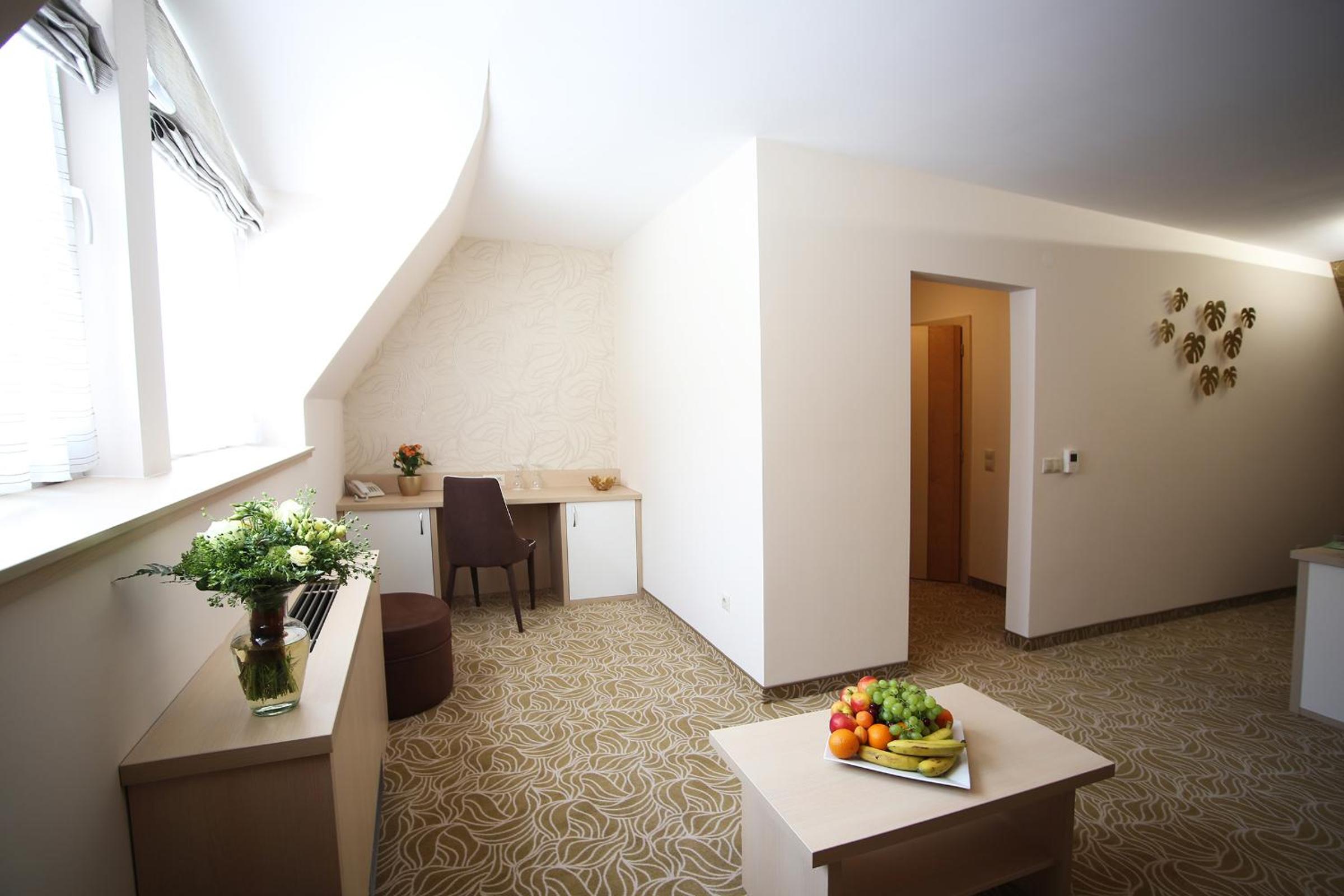 Superior Double or Twin Room - Photo 11