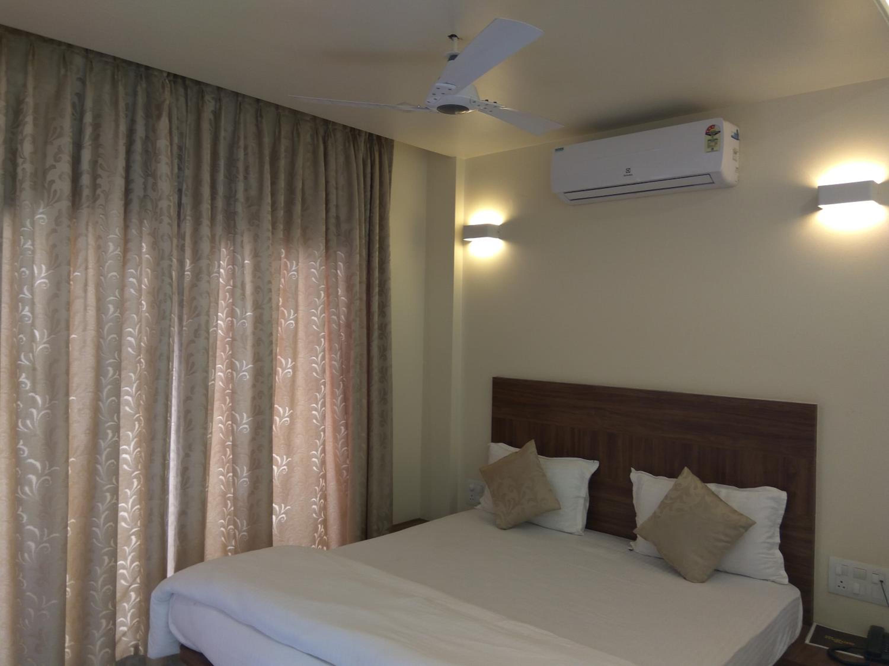 Deluxe Room - Photo 7