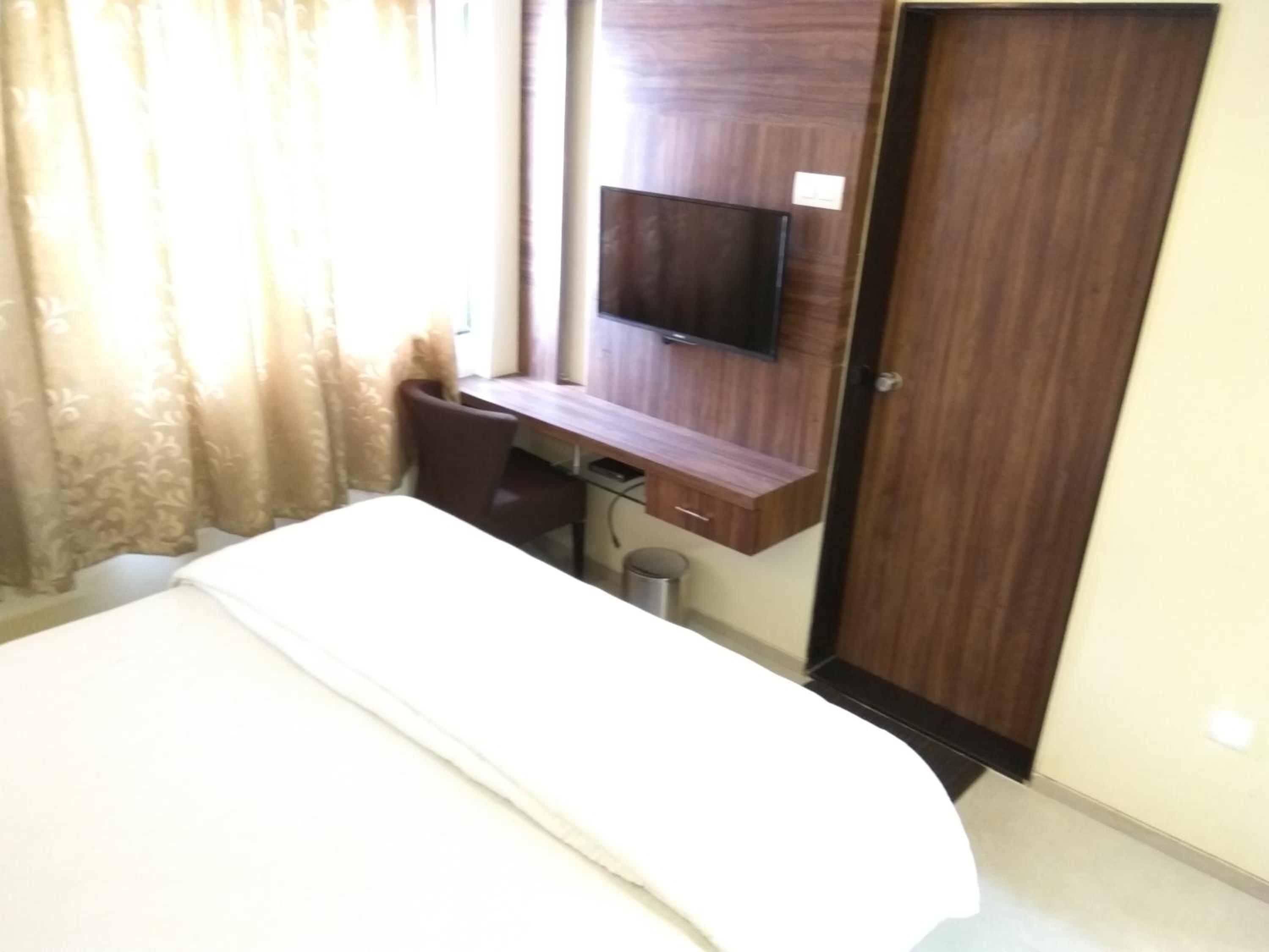 Deluxe Room - Photo 6