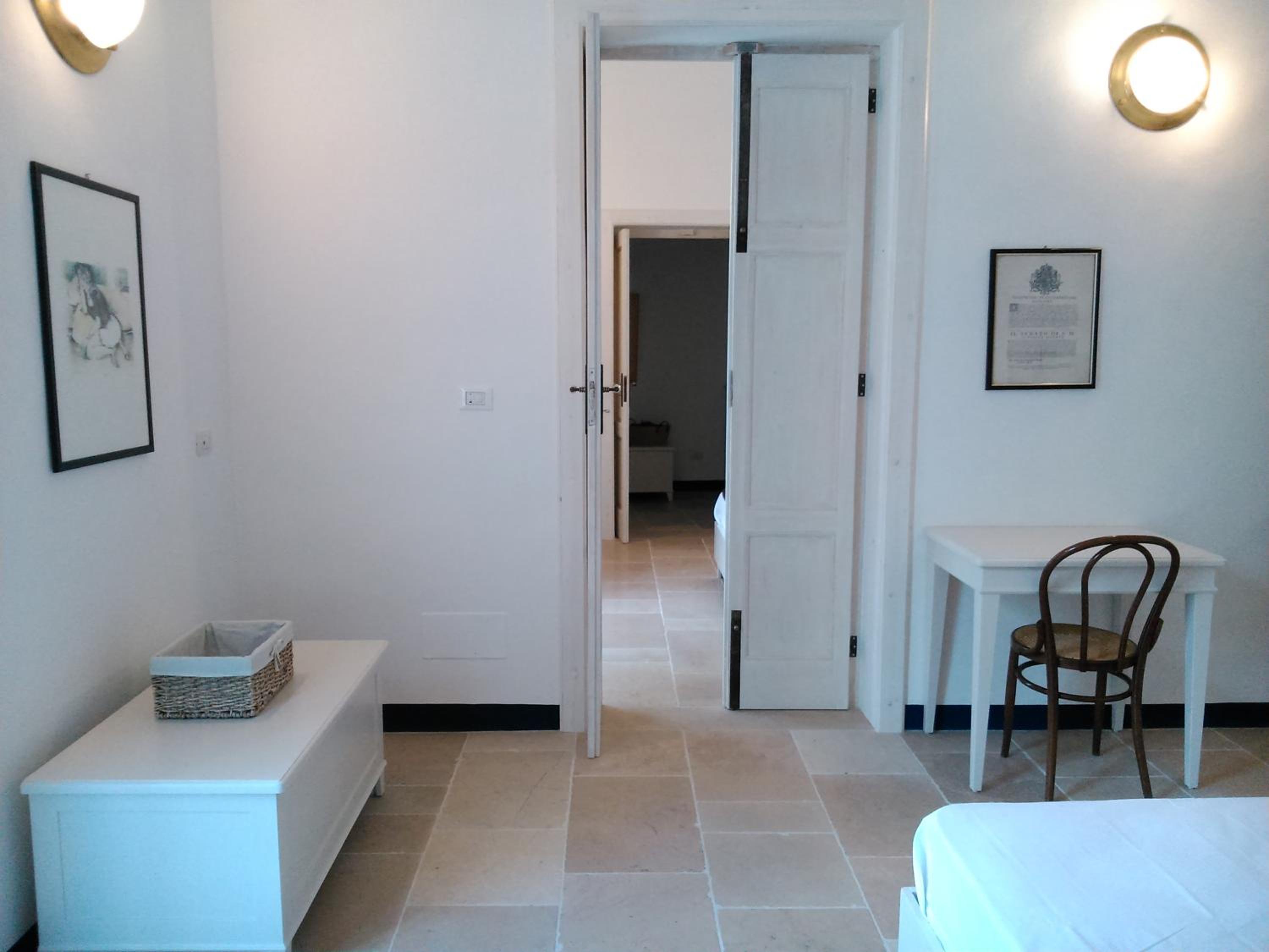 Five-Bedroom House photo 1