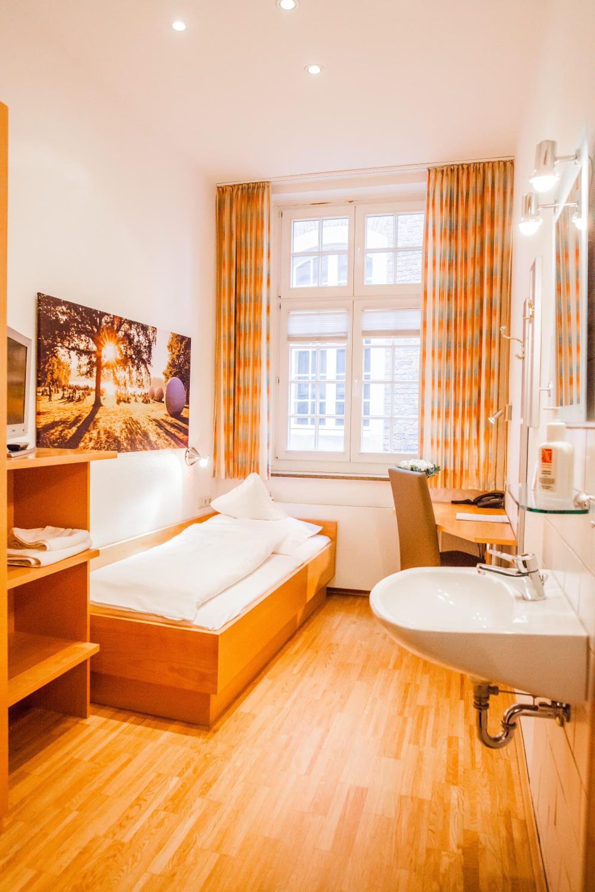 Single Room with Shared Bathroom