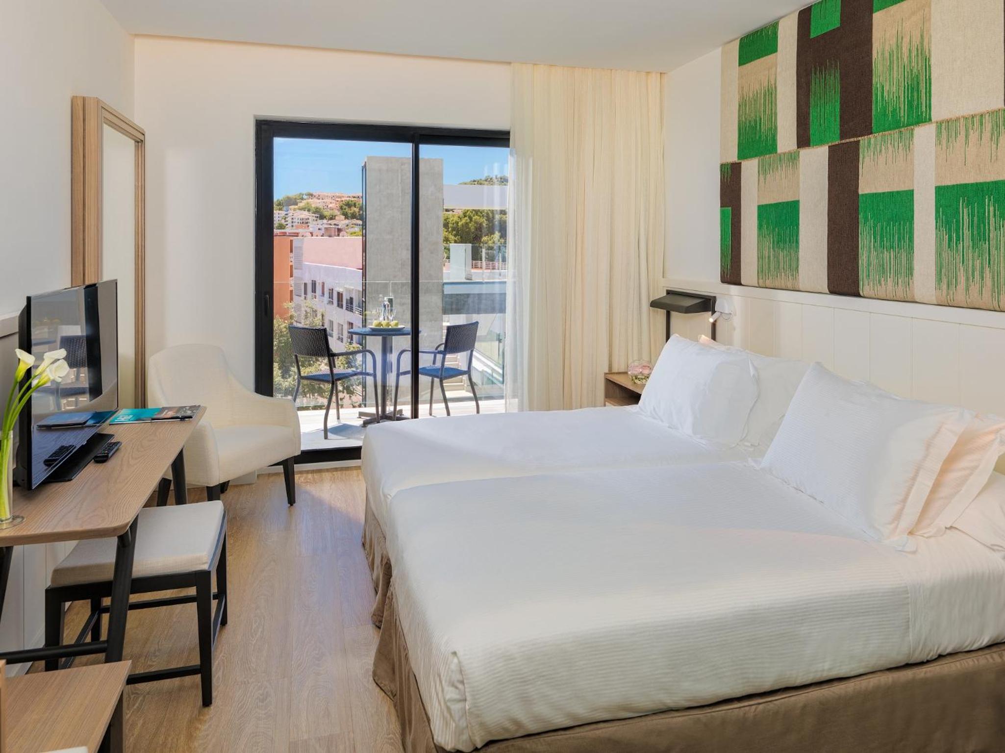 Superior Double Room with Pool or Side Sea View (2 Adults + 1 Child) - Photo 6